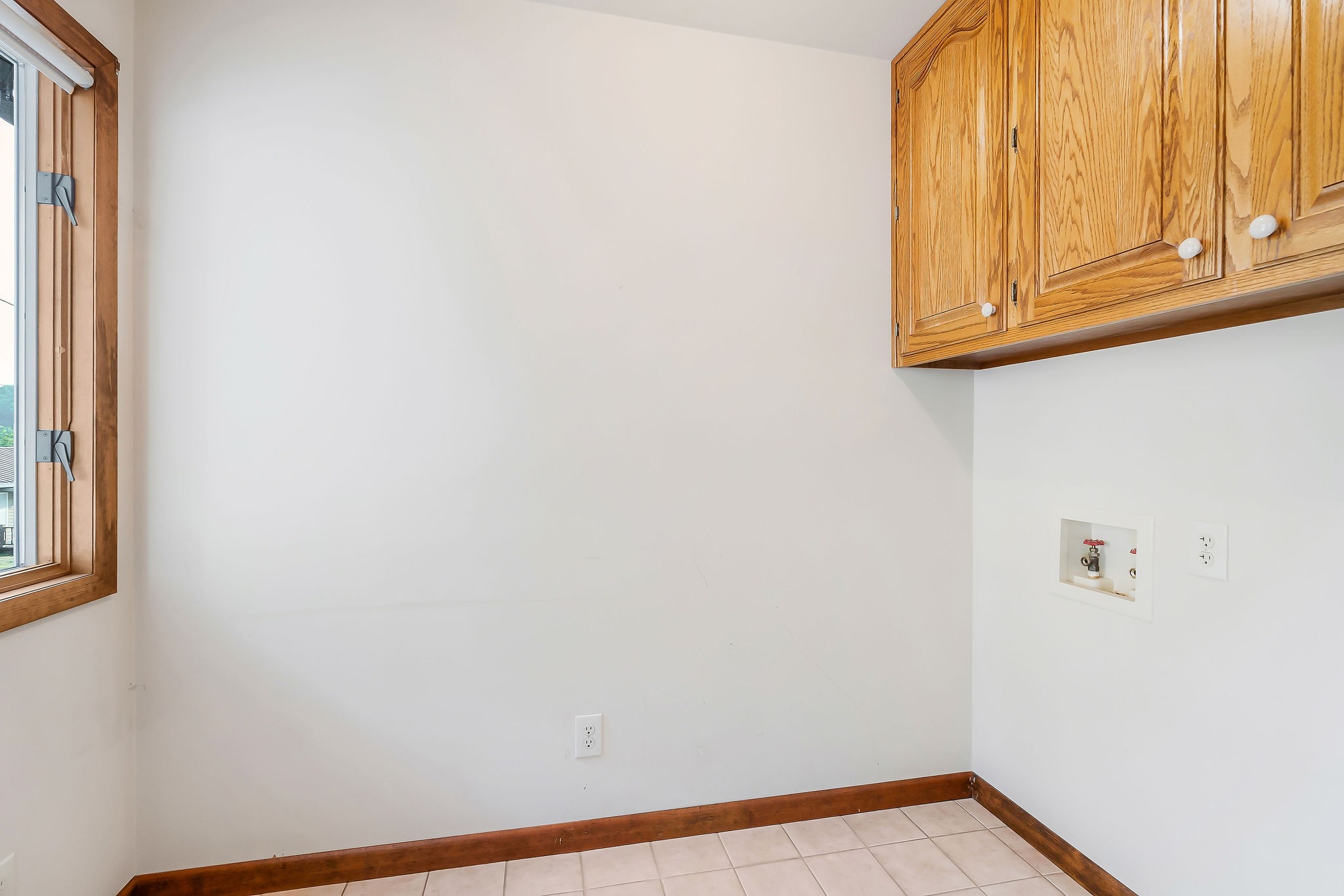 1634 Falling Water Rd Property Photo 15