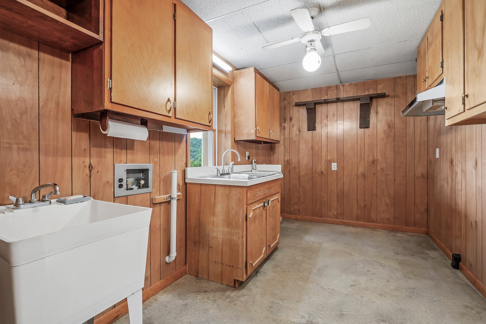 1634 Falling Water Rd Property Photo 31
