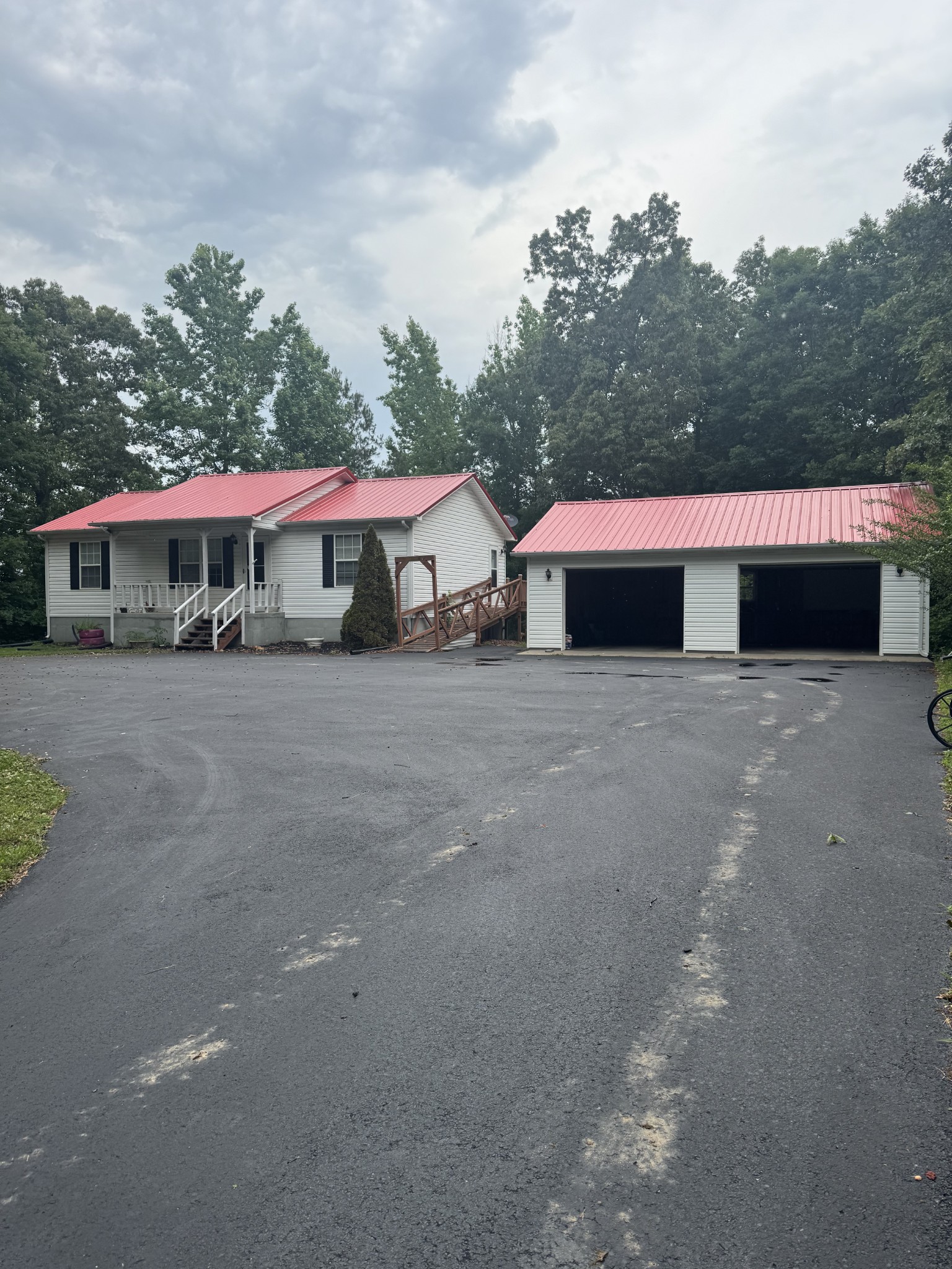 2080 Winsett Rd Property Photo 1