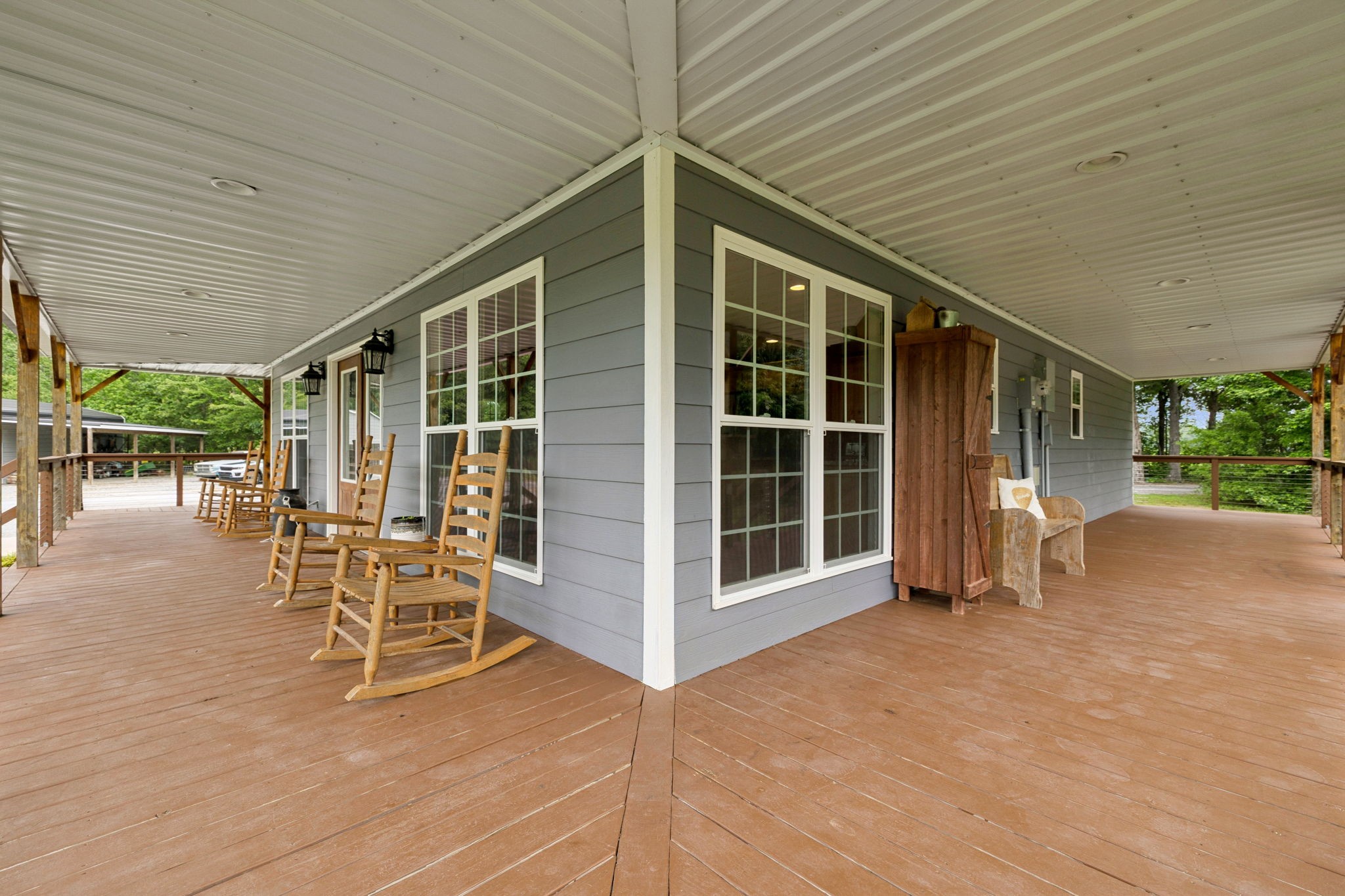 256 Dailey Ln Property Photo 2