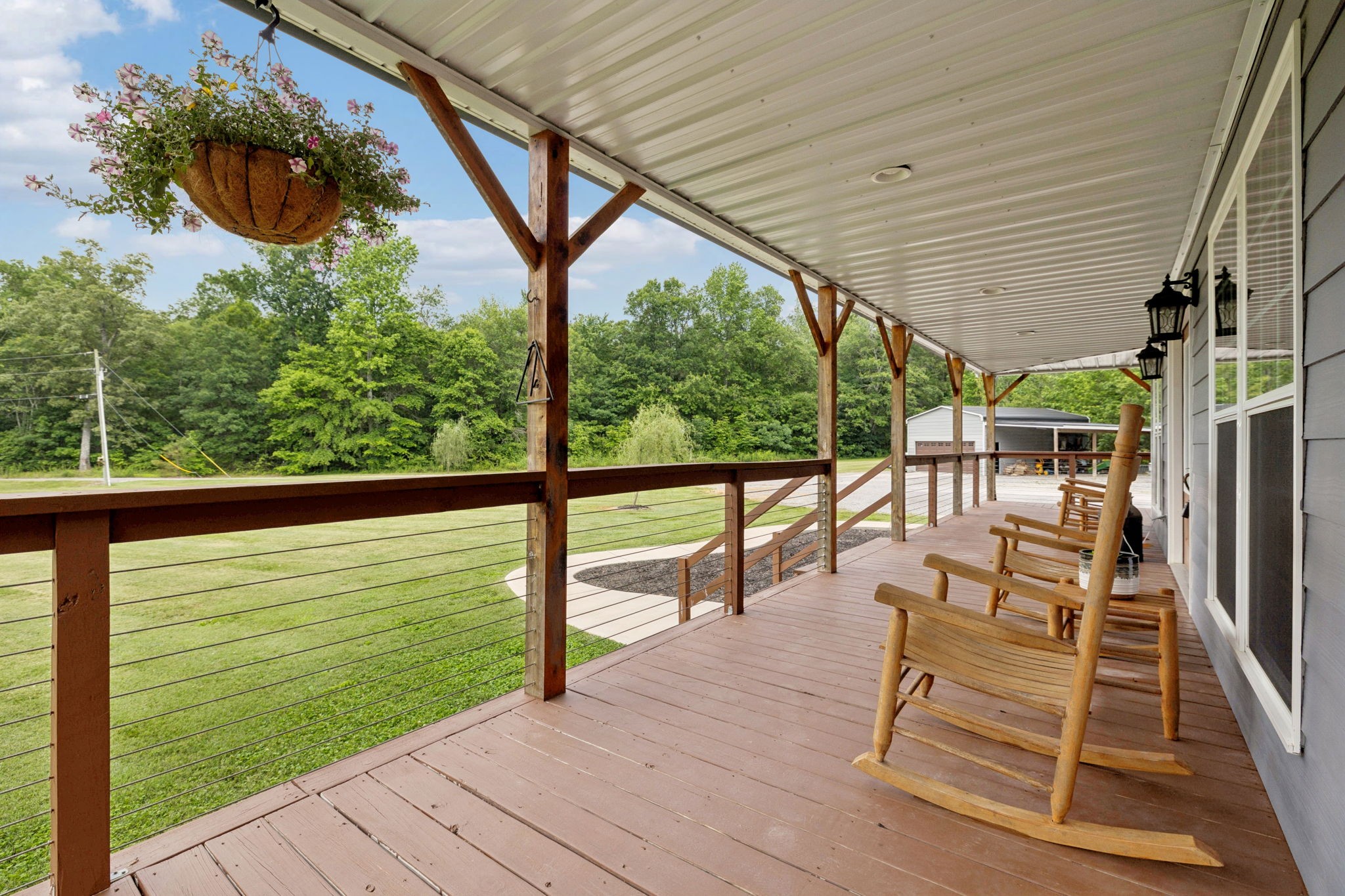 256 Dailey Ln Property Photo 4