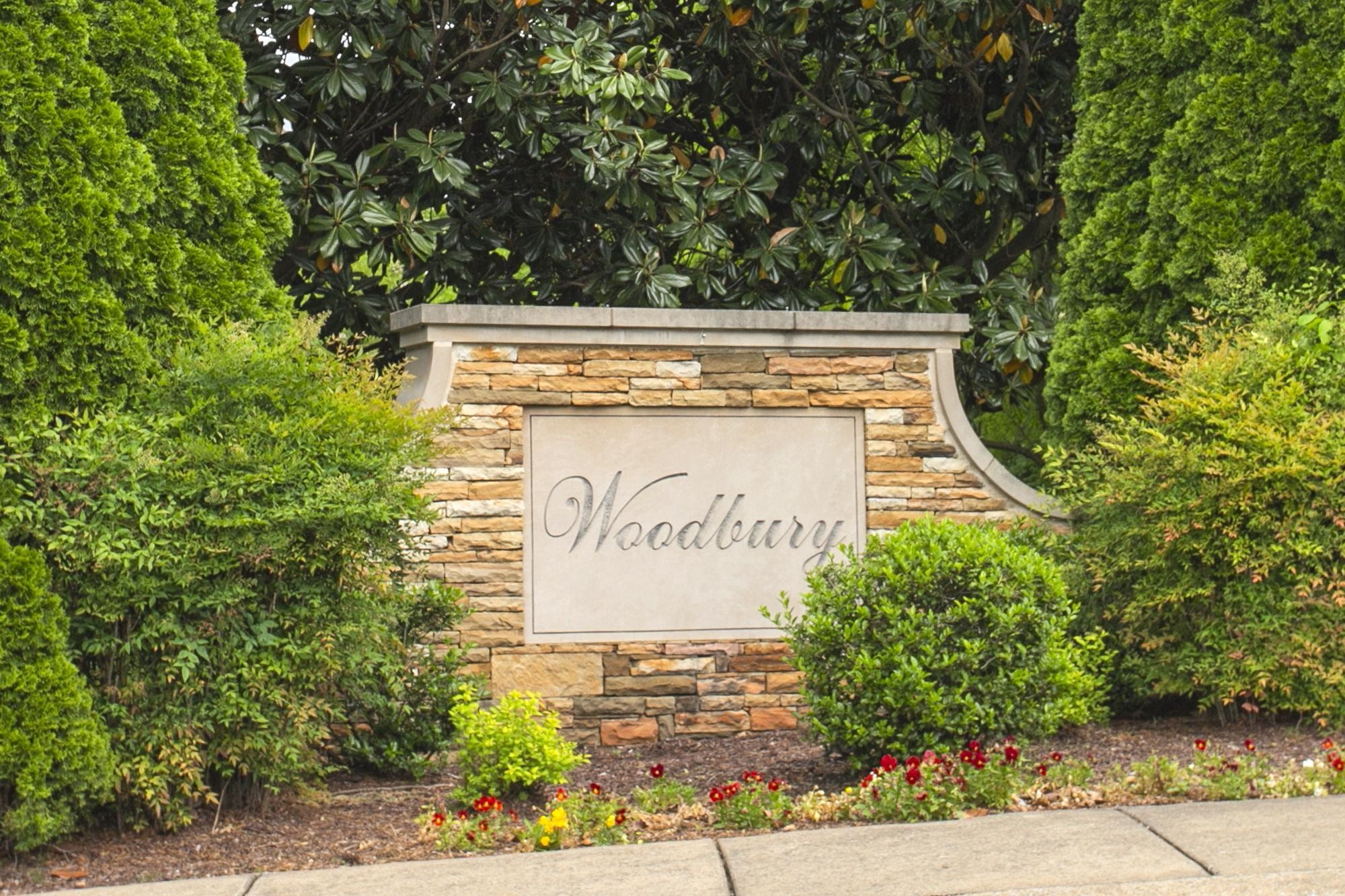 1040 Woodbury Falls Dr Property Photo 32