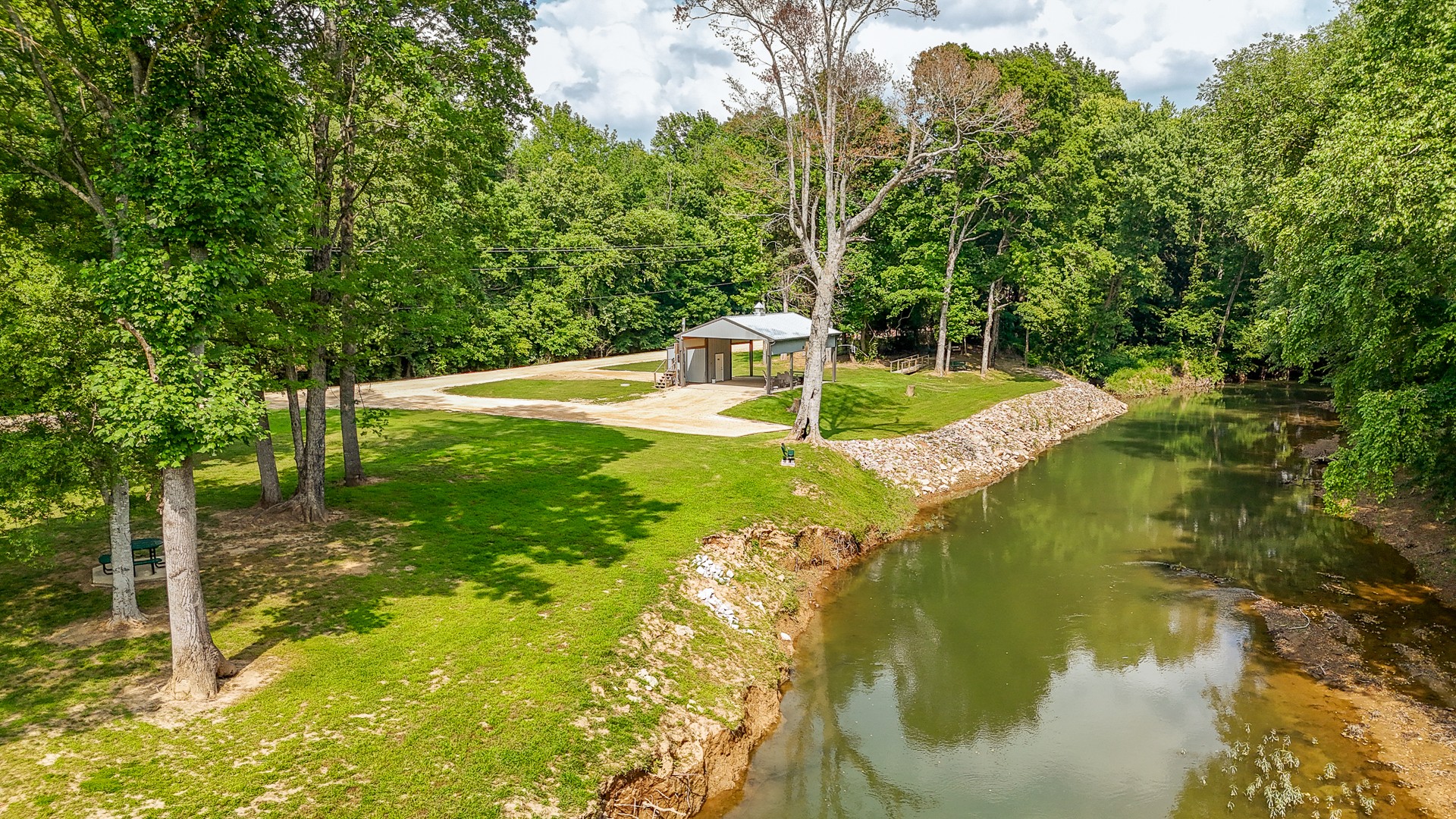 1820 Pinhook Rd Property Photo
