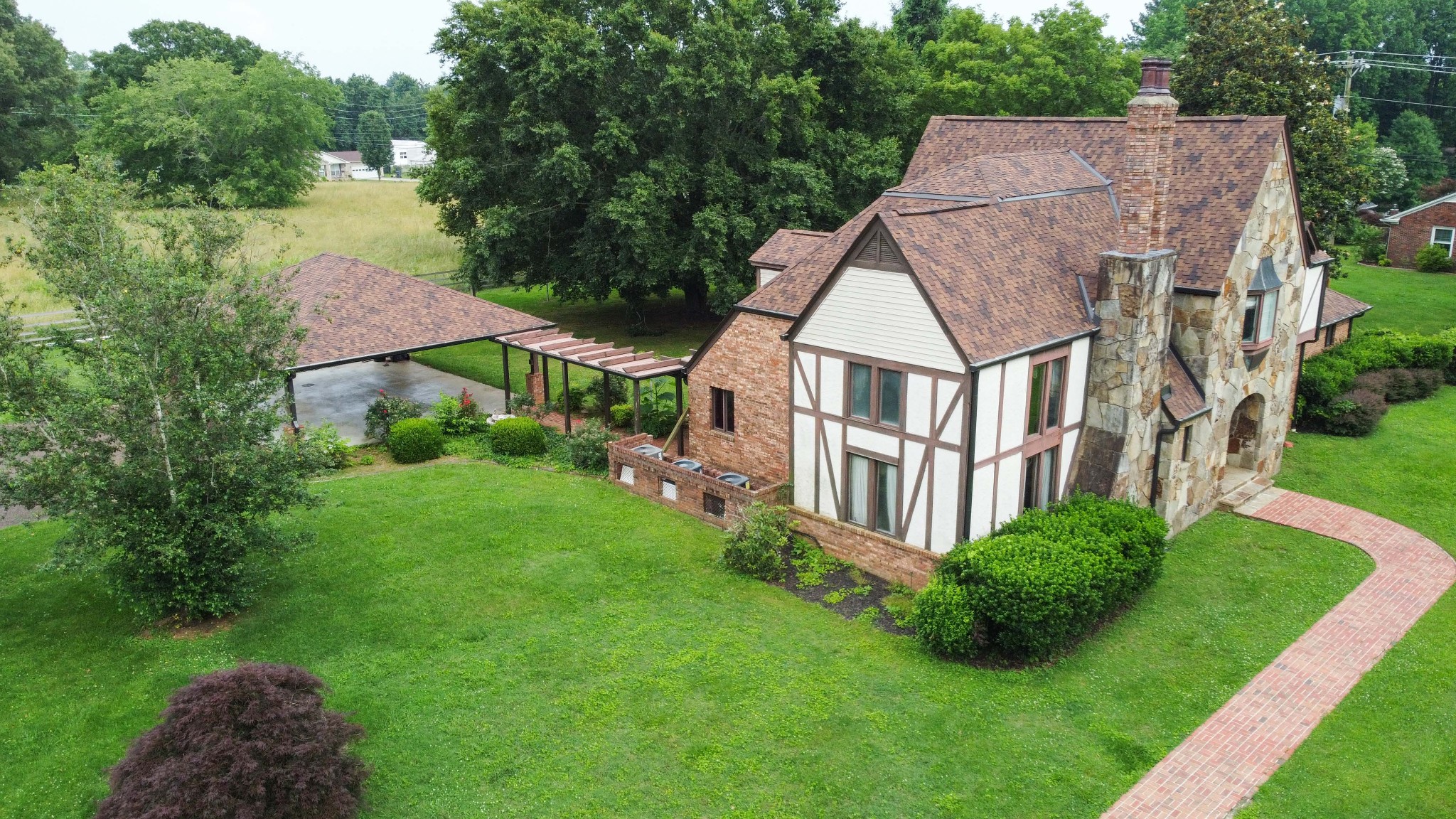 202 Oak Hill Dr Property Photo 4