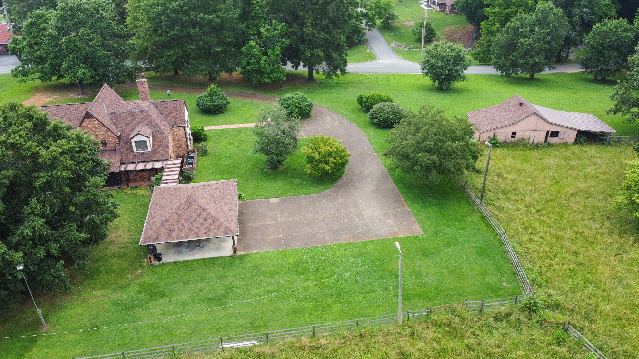 202 Oak Hill Dr Property Photo 9
