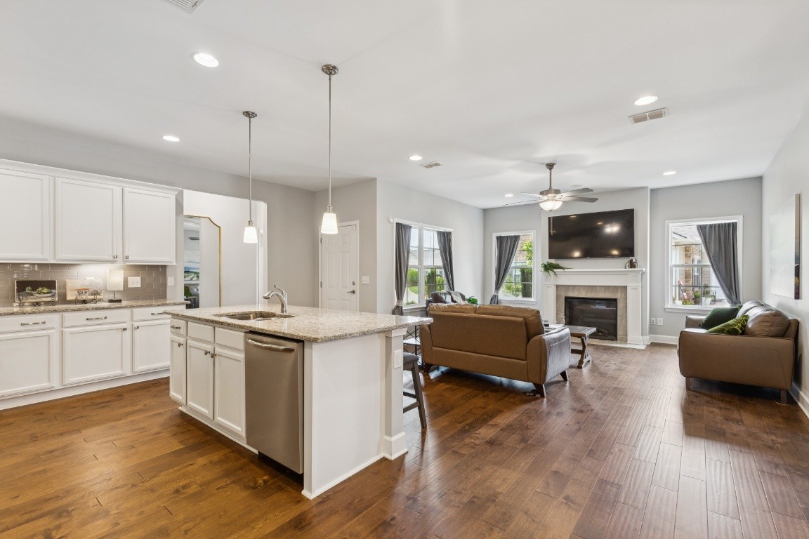 2523 Bridgeway St Property Photo 8