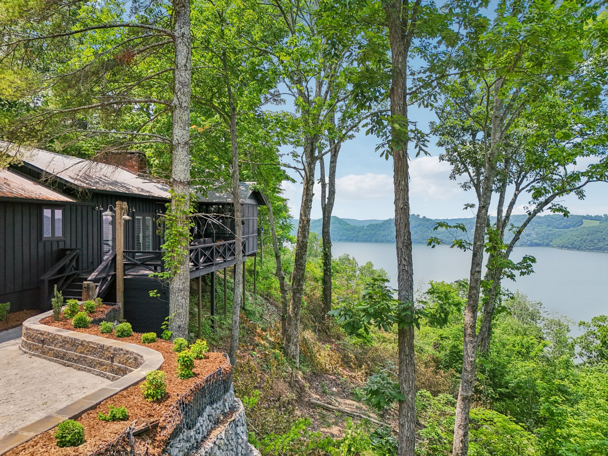 675 Blackberry Hill Rd Property Photo 1
