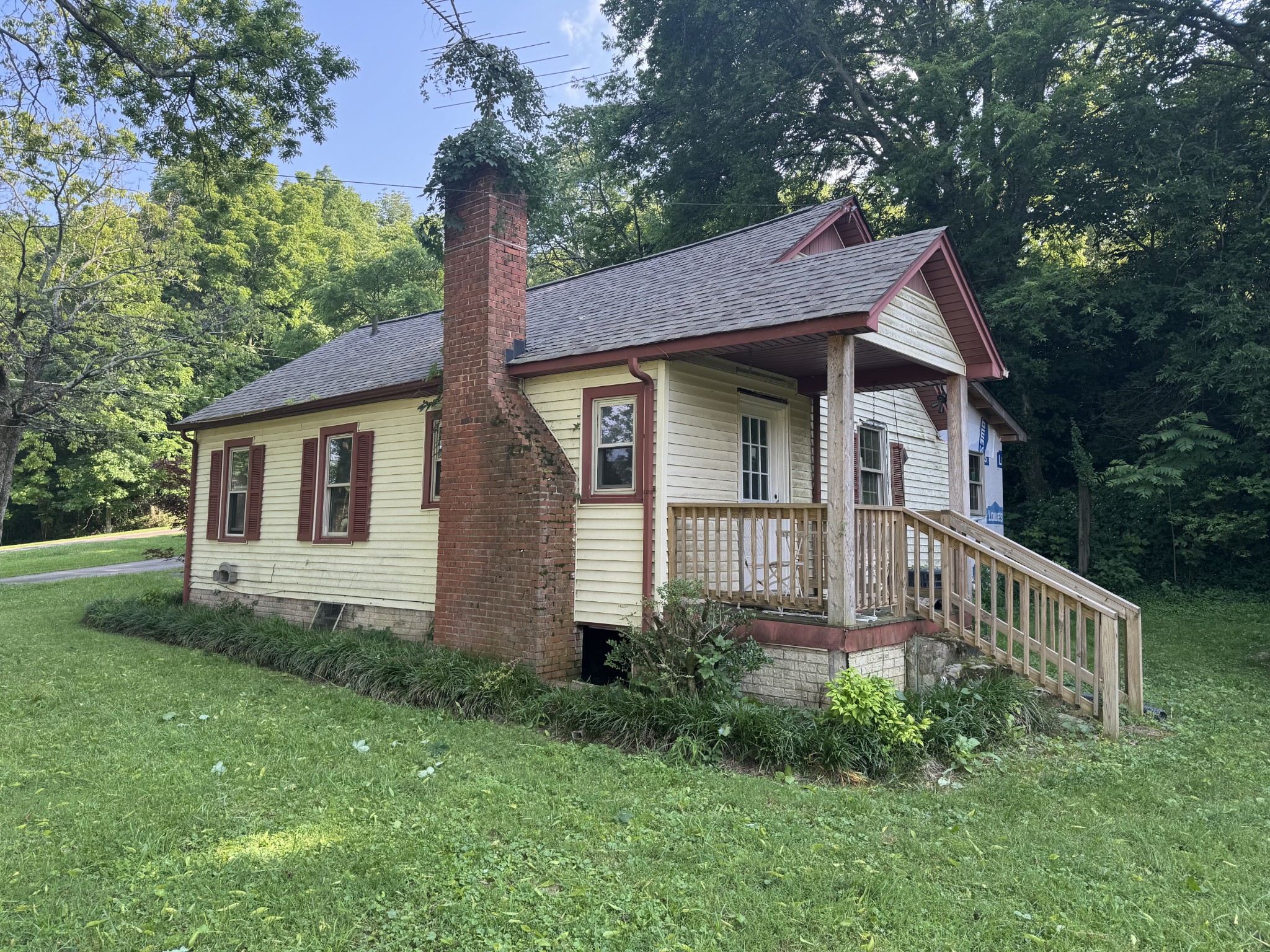 662 Happy Hollow Rd Property Photo 1