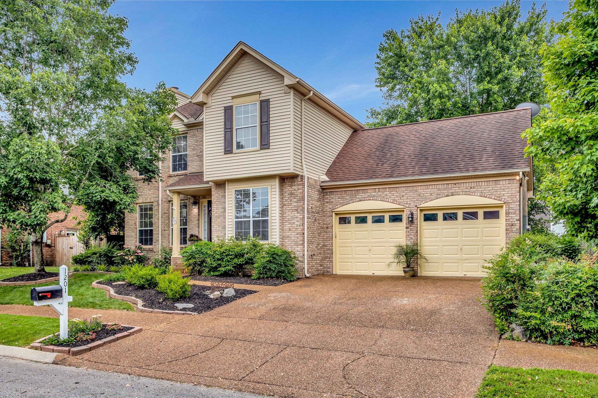1201 Summer Haven Circle Property Photo 3