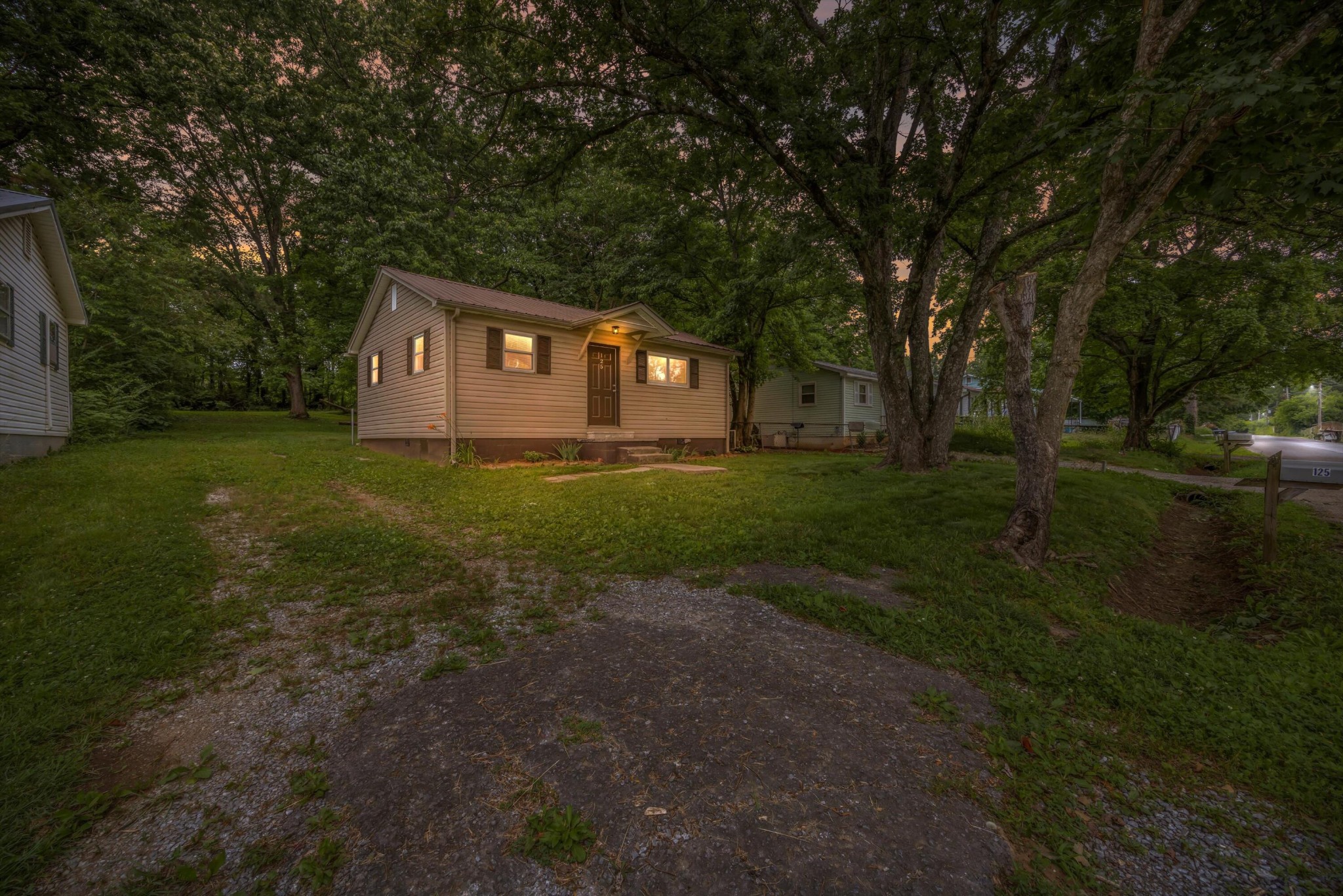 125 Ne Dixie Drive Property Photo 1
