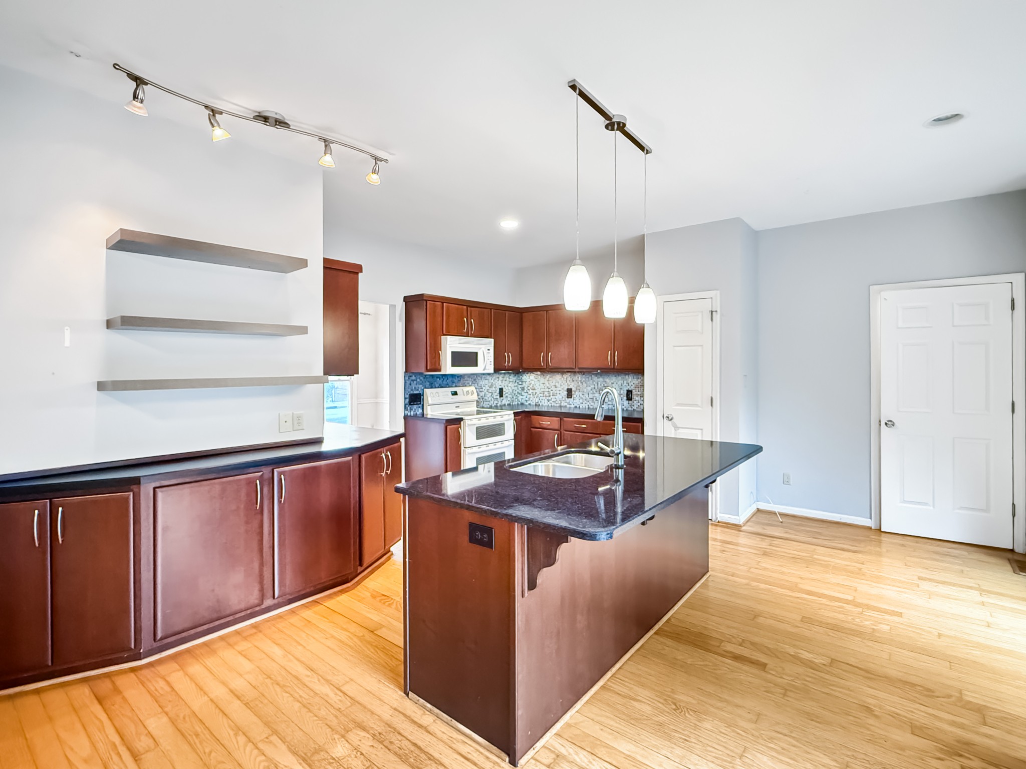 6665 Autumnwood Dr Property Photo 10