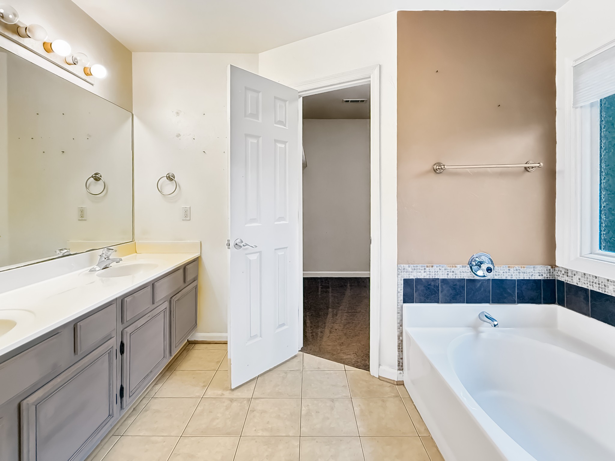 6665 Autumnwood Dr Property Photo 16