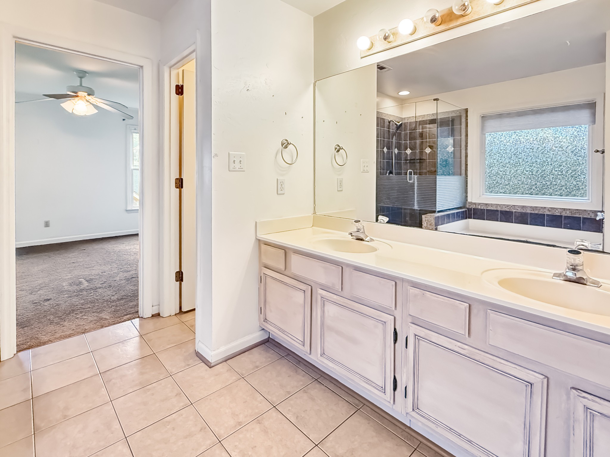 6665 Autumnwood Dr Property Photo 17
