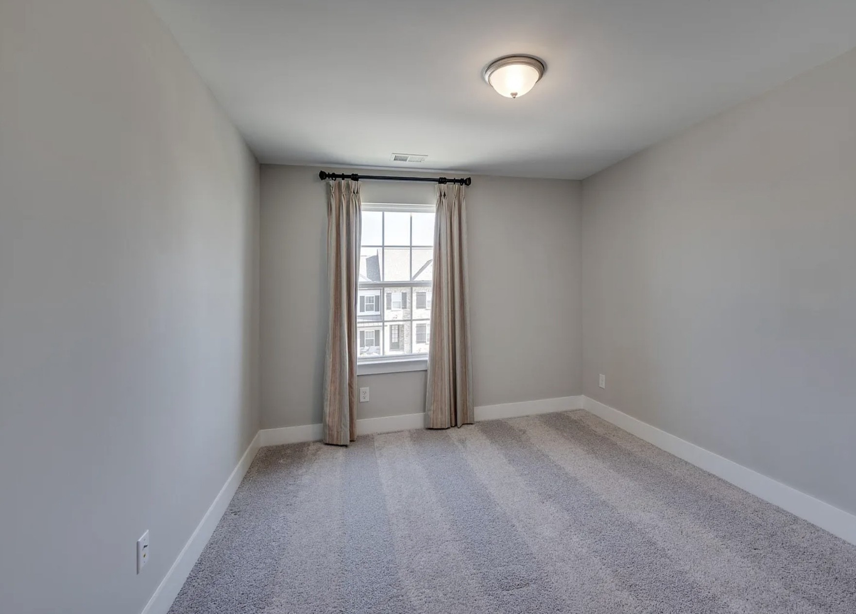 135 Grandstand Blvd Property Photo 22