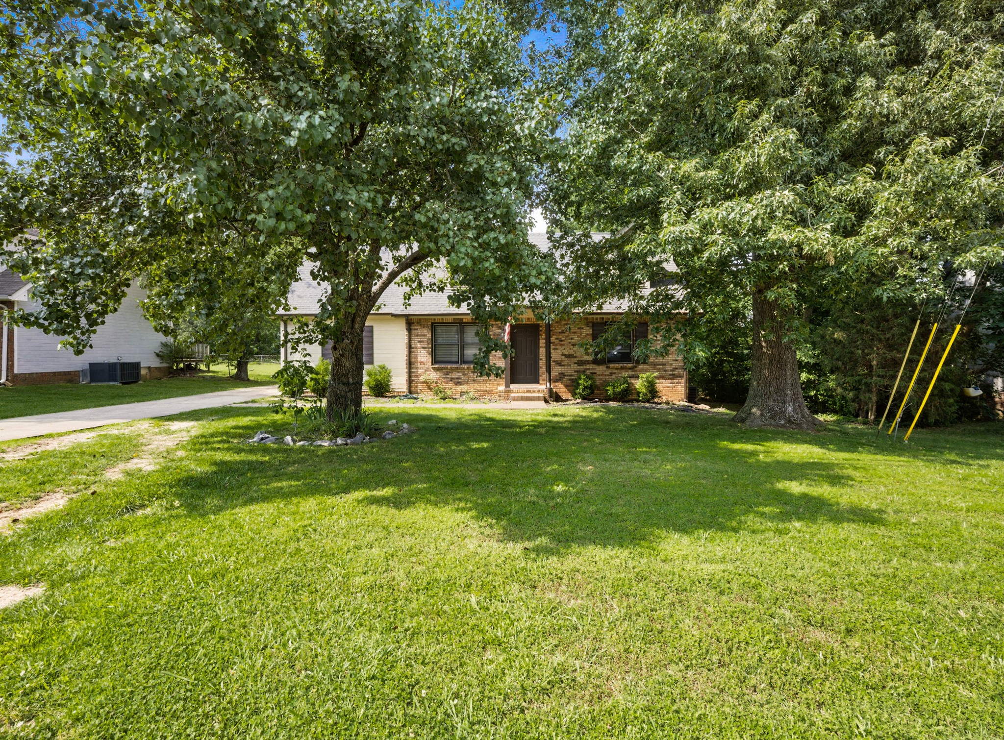 409 Spencer Ln Property Photo 5
