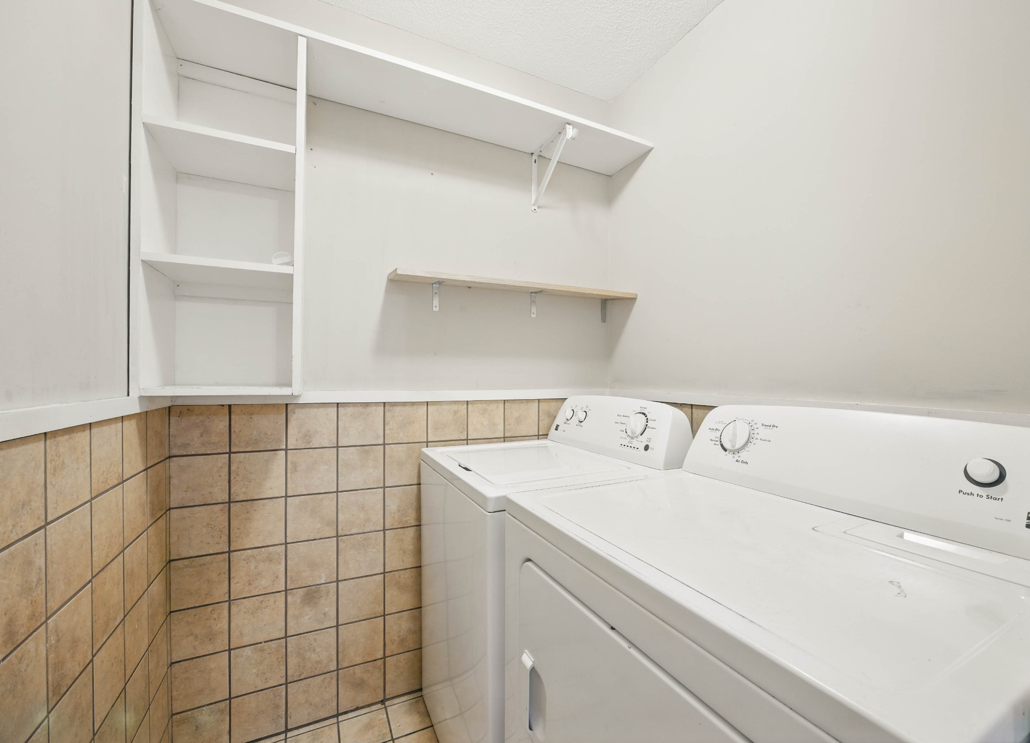 409 Spencer Ln Property Photo 14