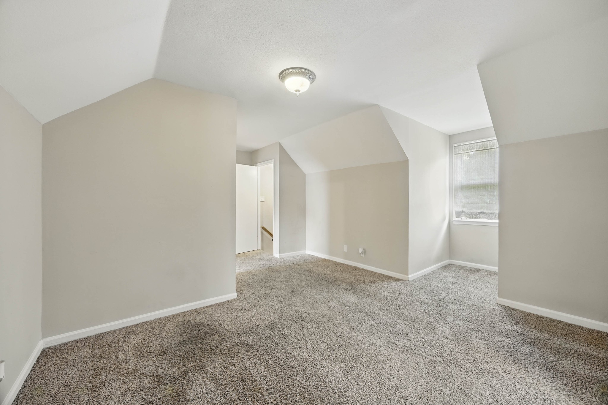 409 Spencer Ln Property Photo 25
