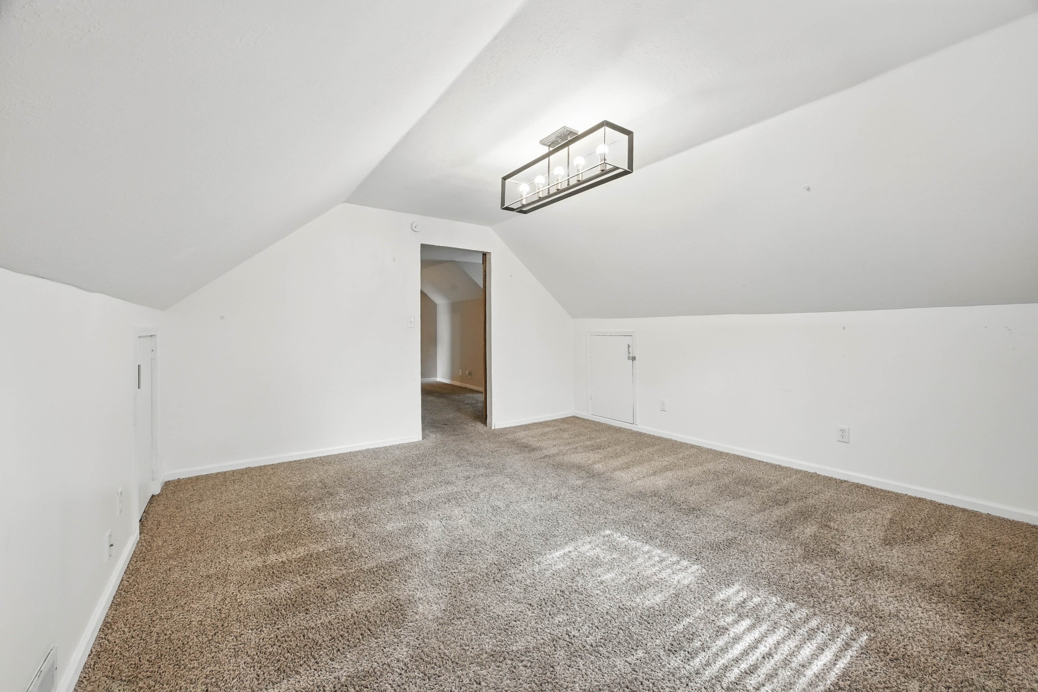 409 Spencer Ln Property Photo 28