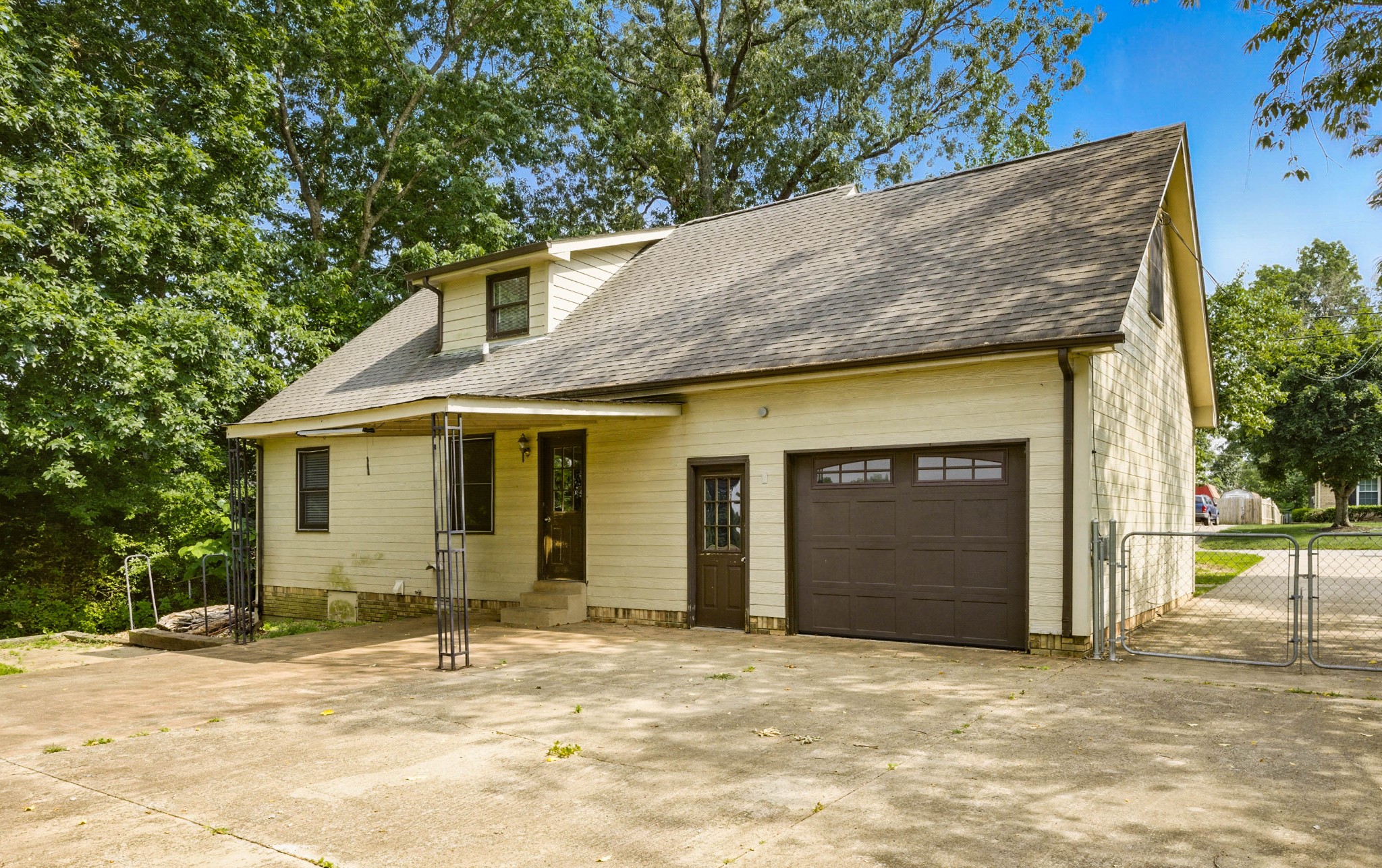409 Spencer Ln Property Photo 30