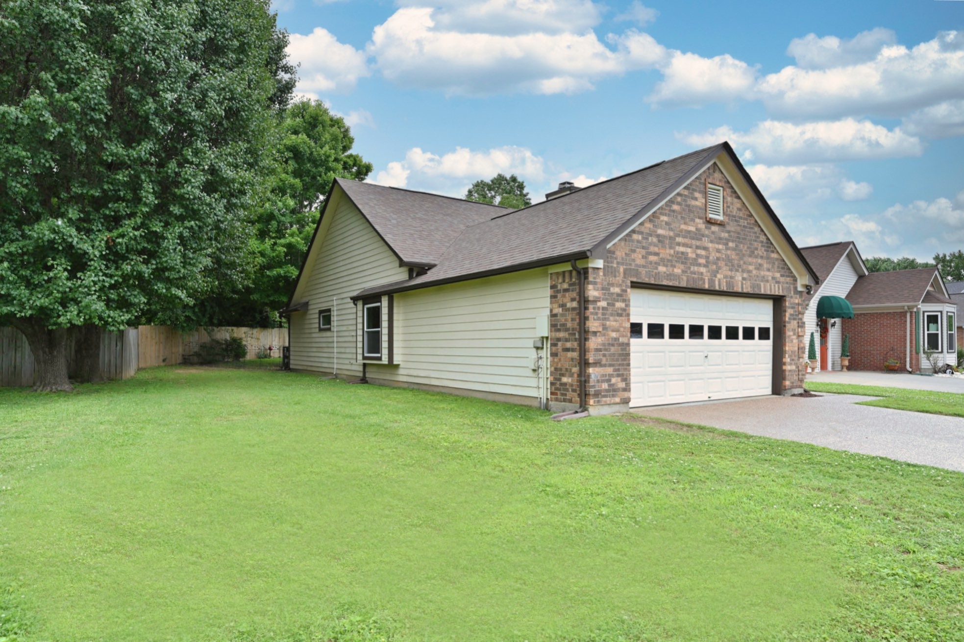 2722 River Bend Dr Property Photo 2