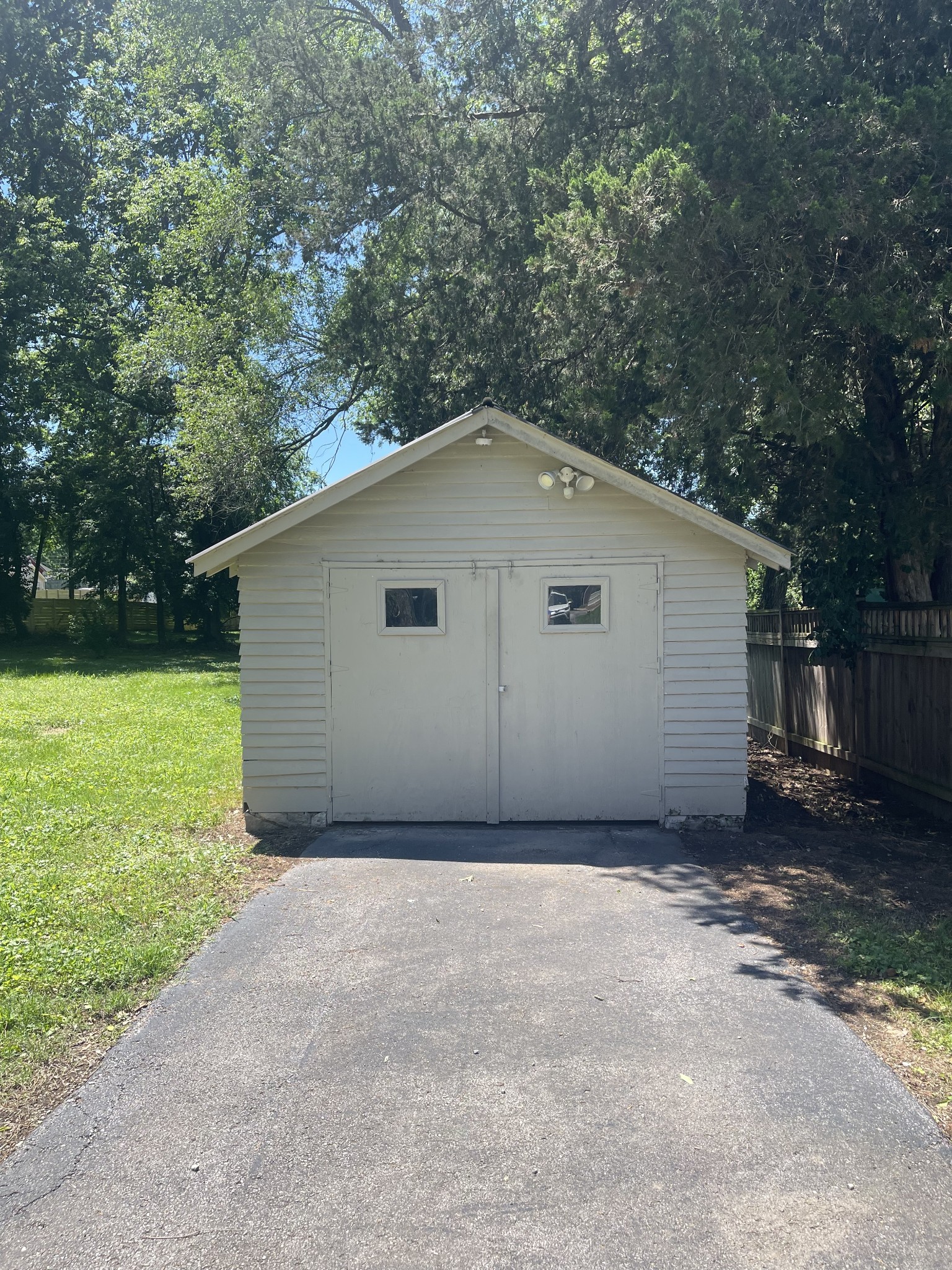 1128 Riverwood Dr Property Photo 8