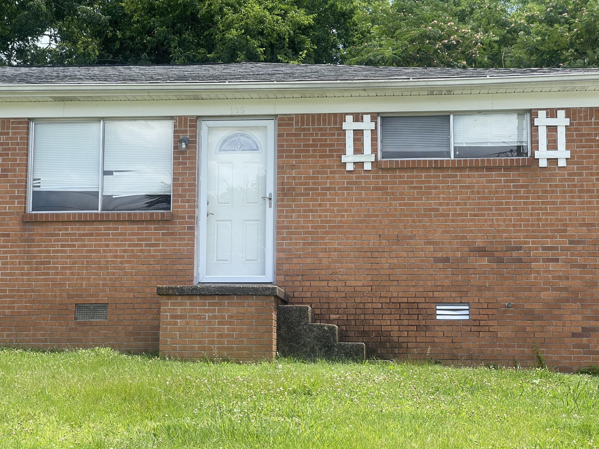 105 Edgehill Dr Property Photo 1