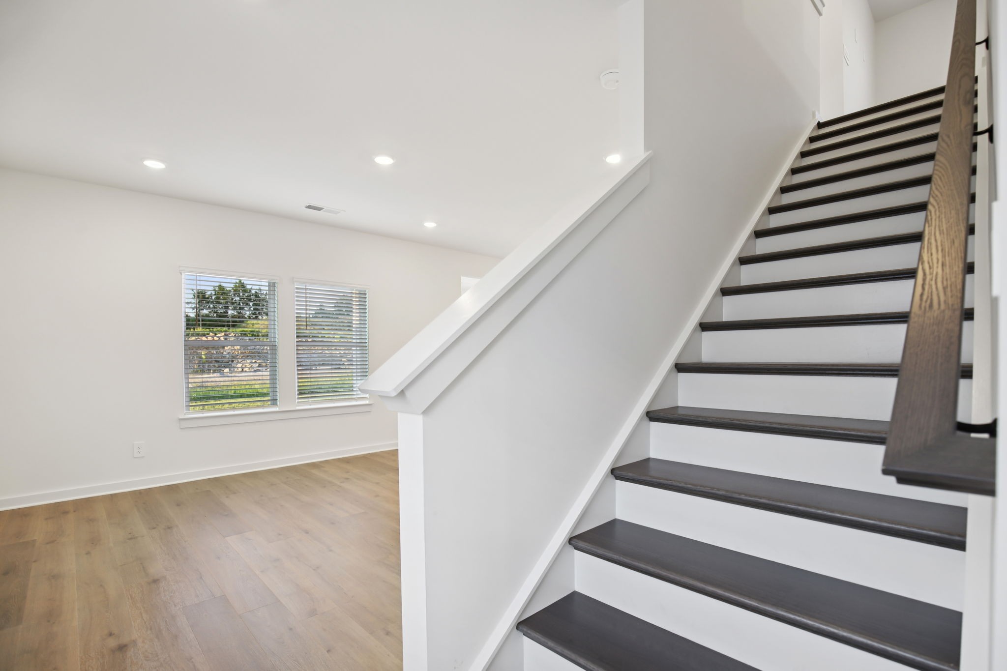 629 Whitetail Court Property Photo 6