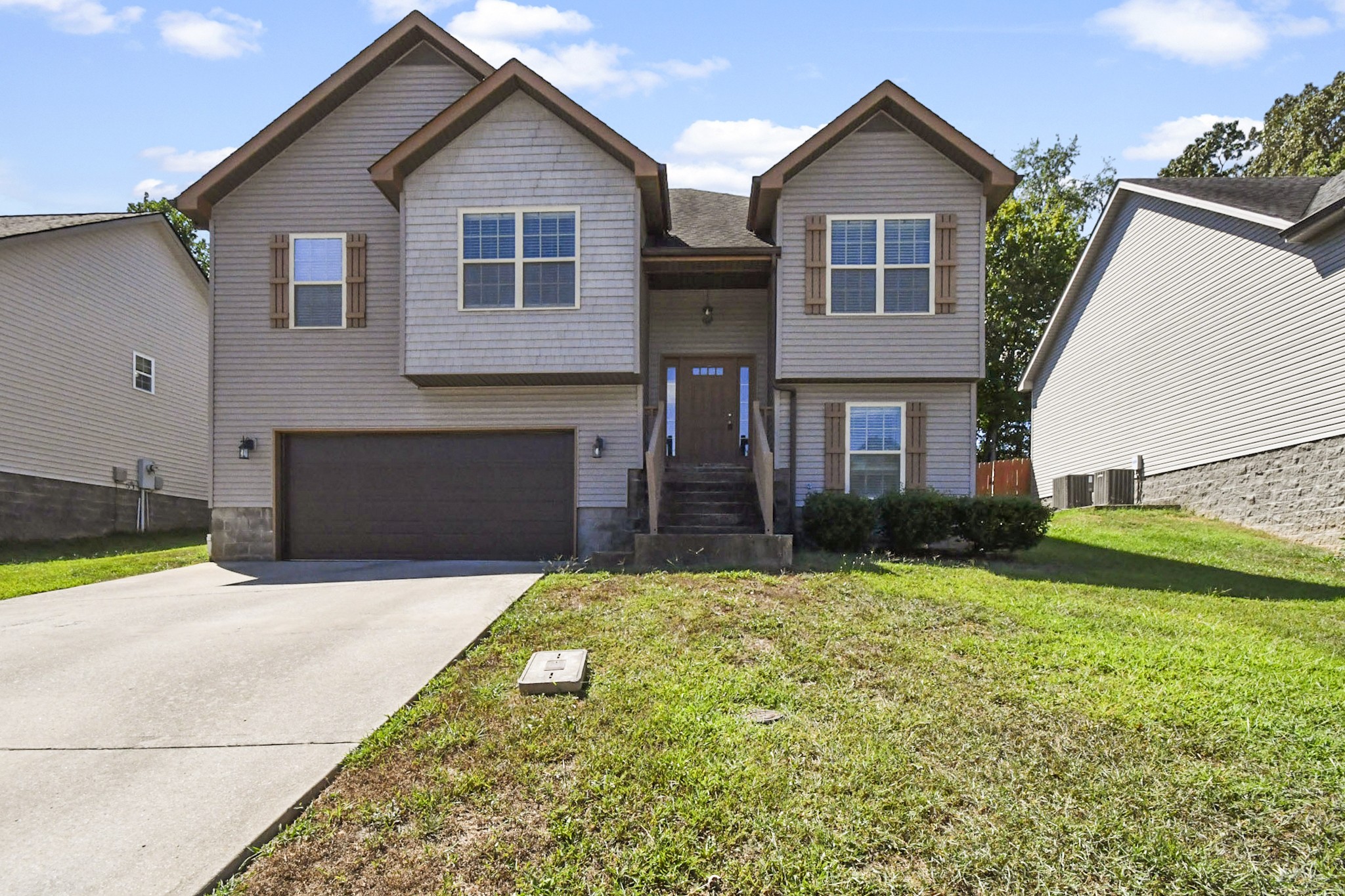 430 Leslie Wood Dr Property Photo 1