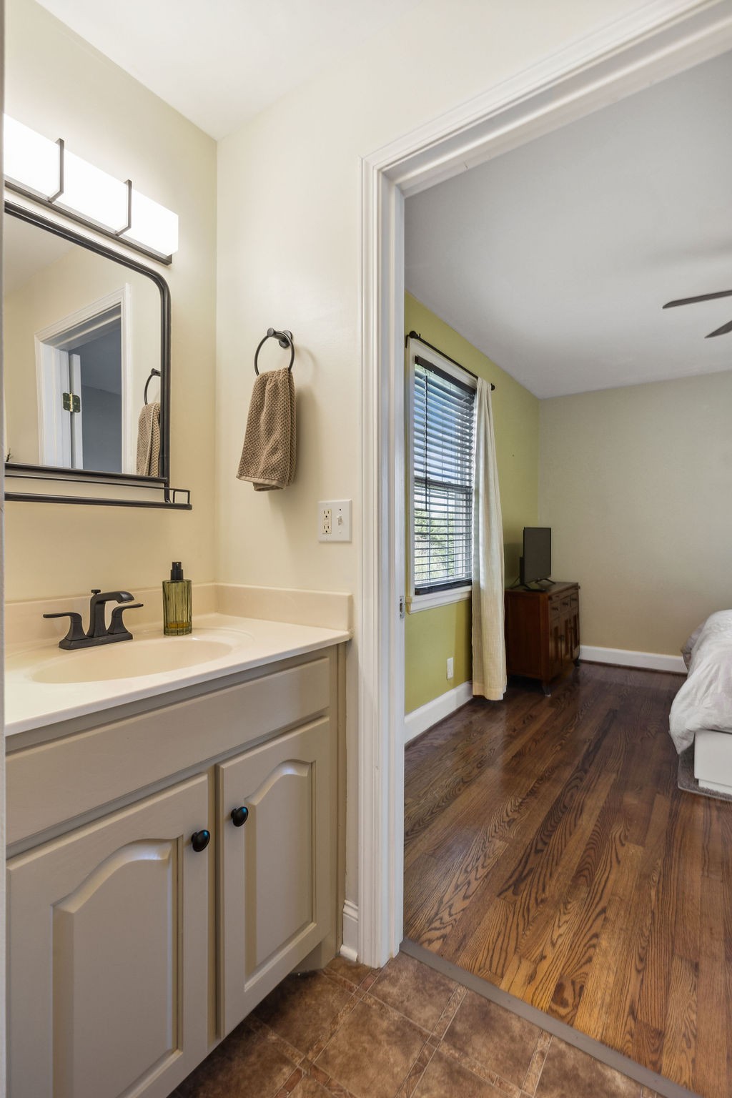 1534 Richmond Rd Property Photo 16