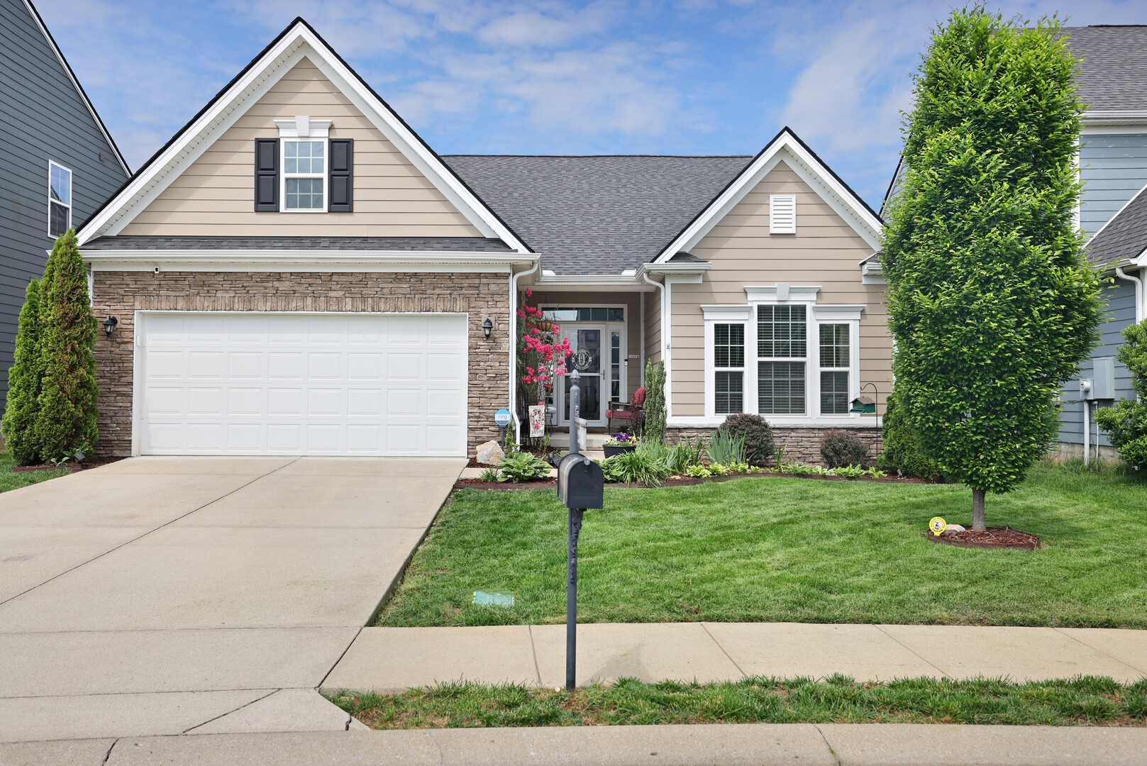 2844 Bluestem Ln Property Photo 2