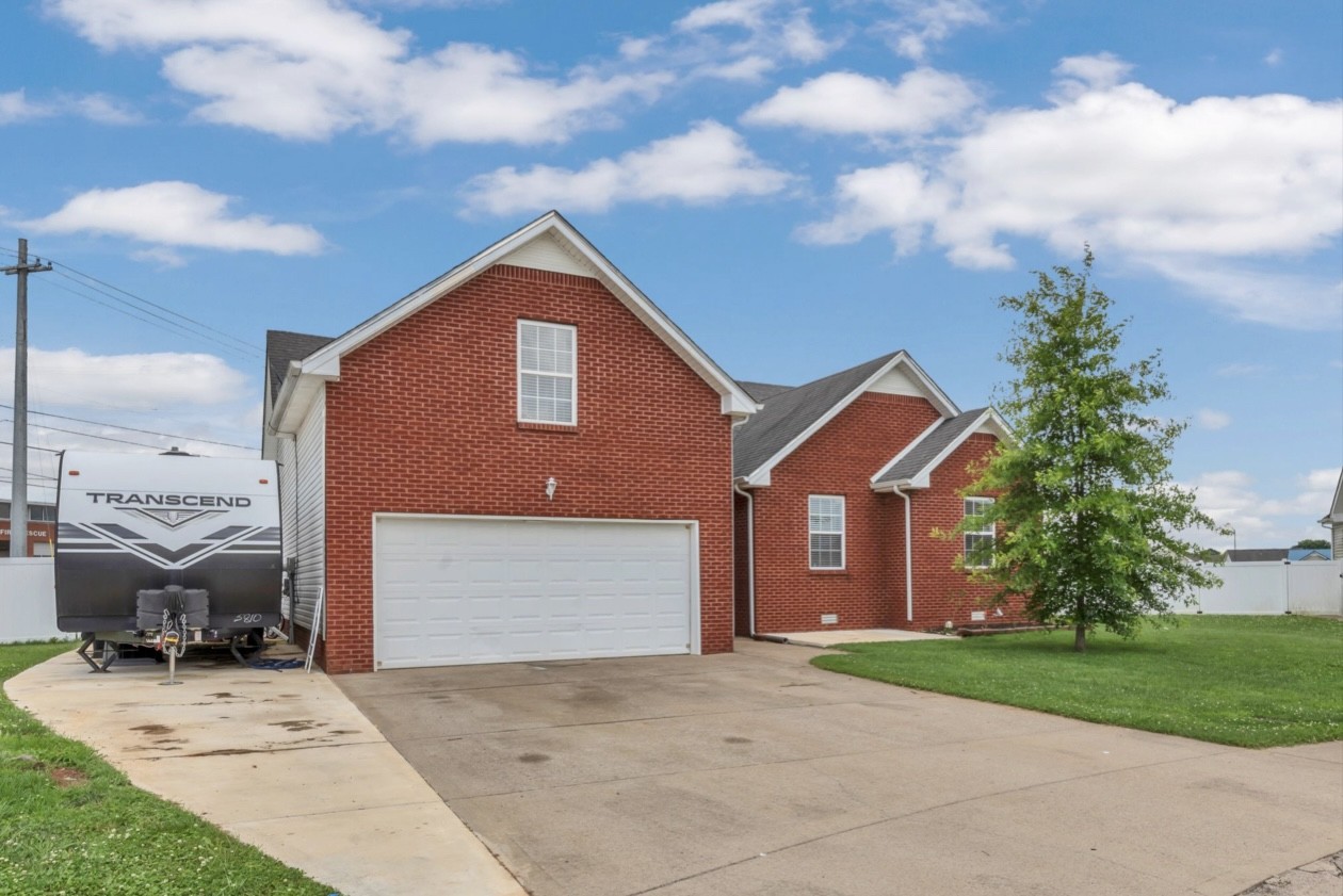 1053 Chardea Dr Property Photo 3