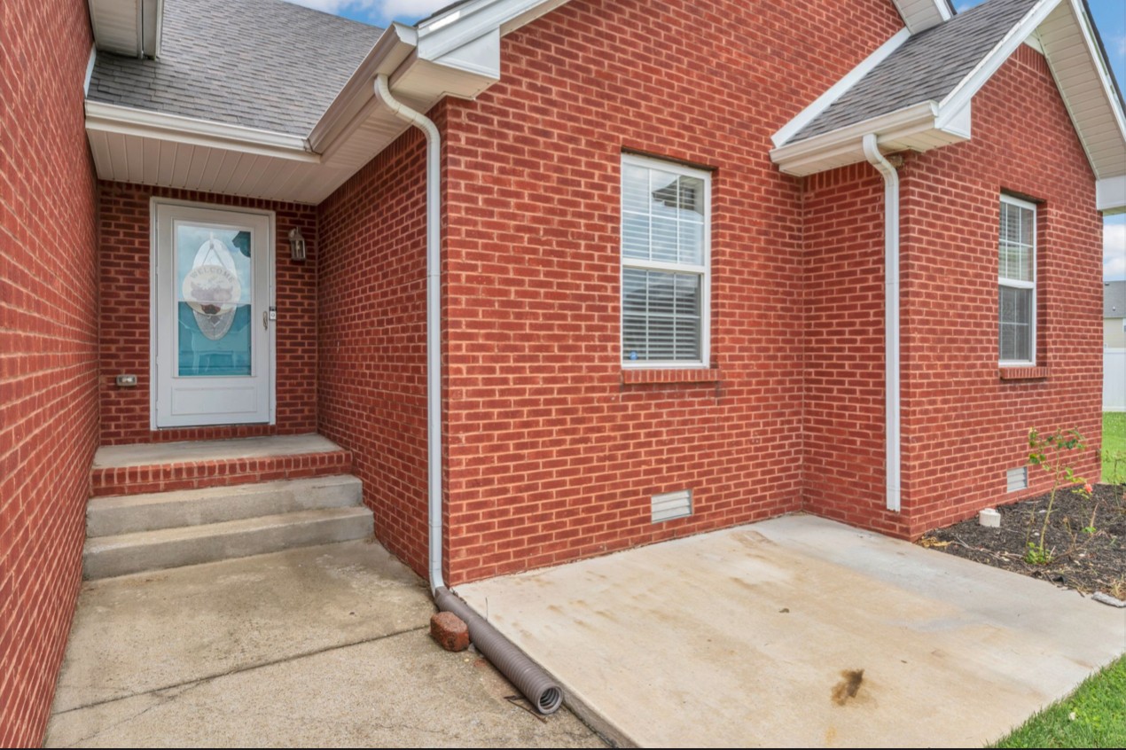 1053 Chardea Dr Property Photo 4