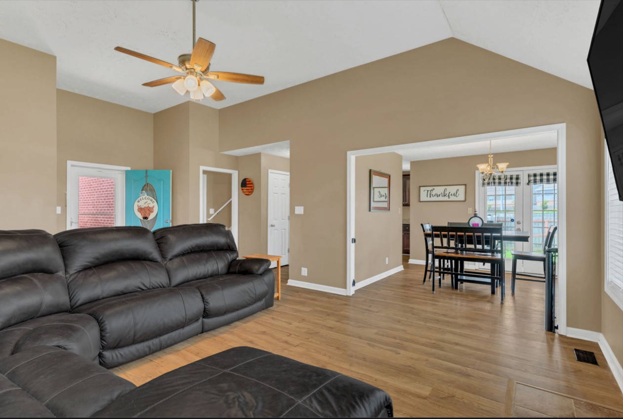 1053 Chardea Dr Property Photo 7
