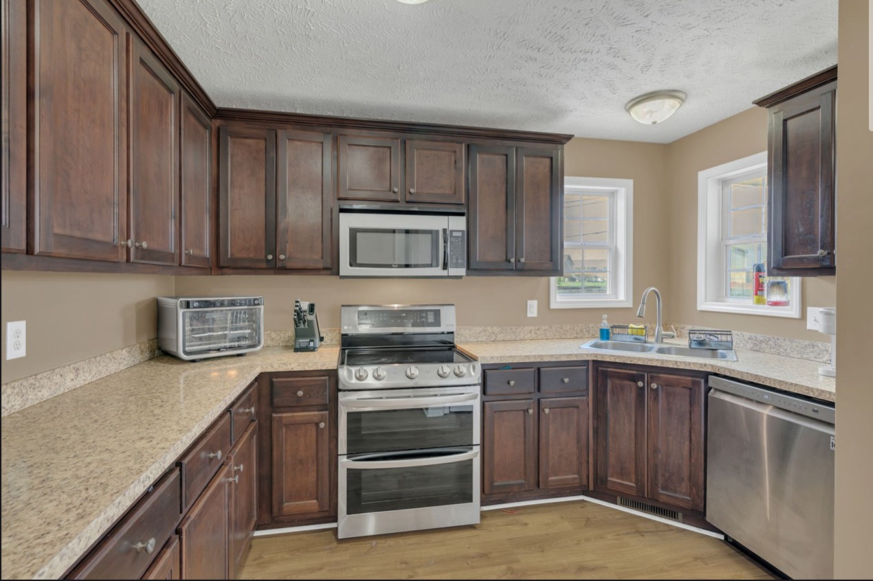 1053 Chardea Dr Property Photo 10