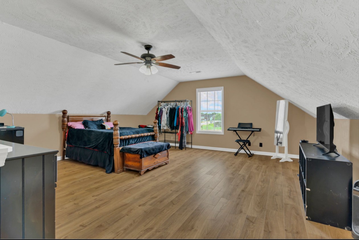 1053 Chardea Dr Property Photo 26