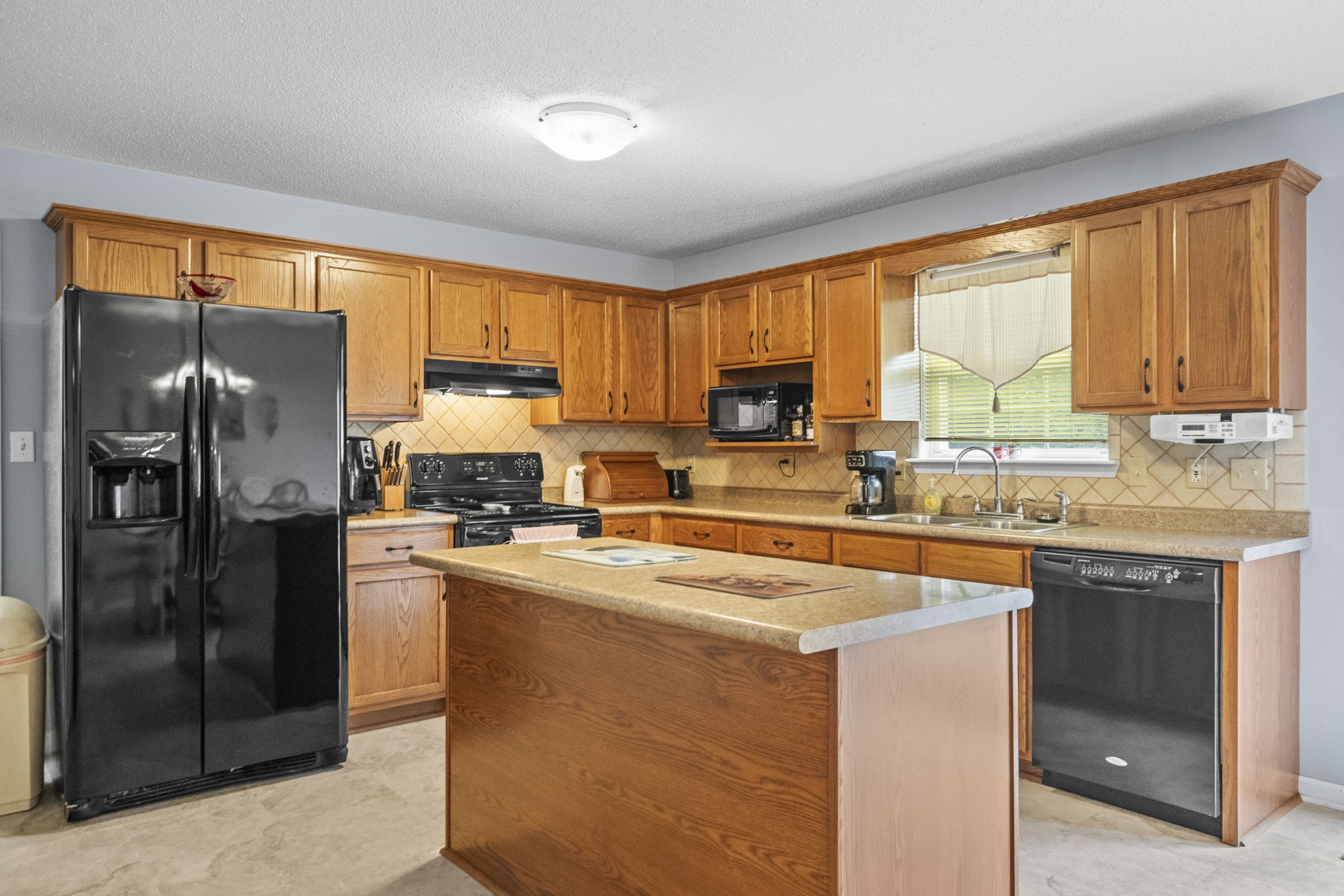 323 Harold Dr Property Photo 11
