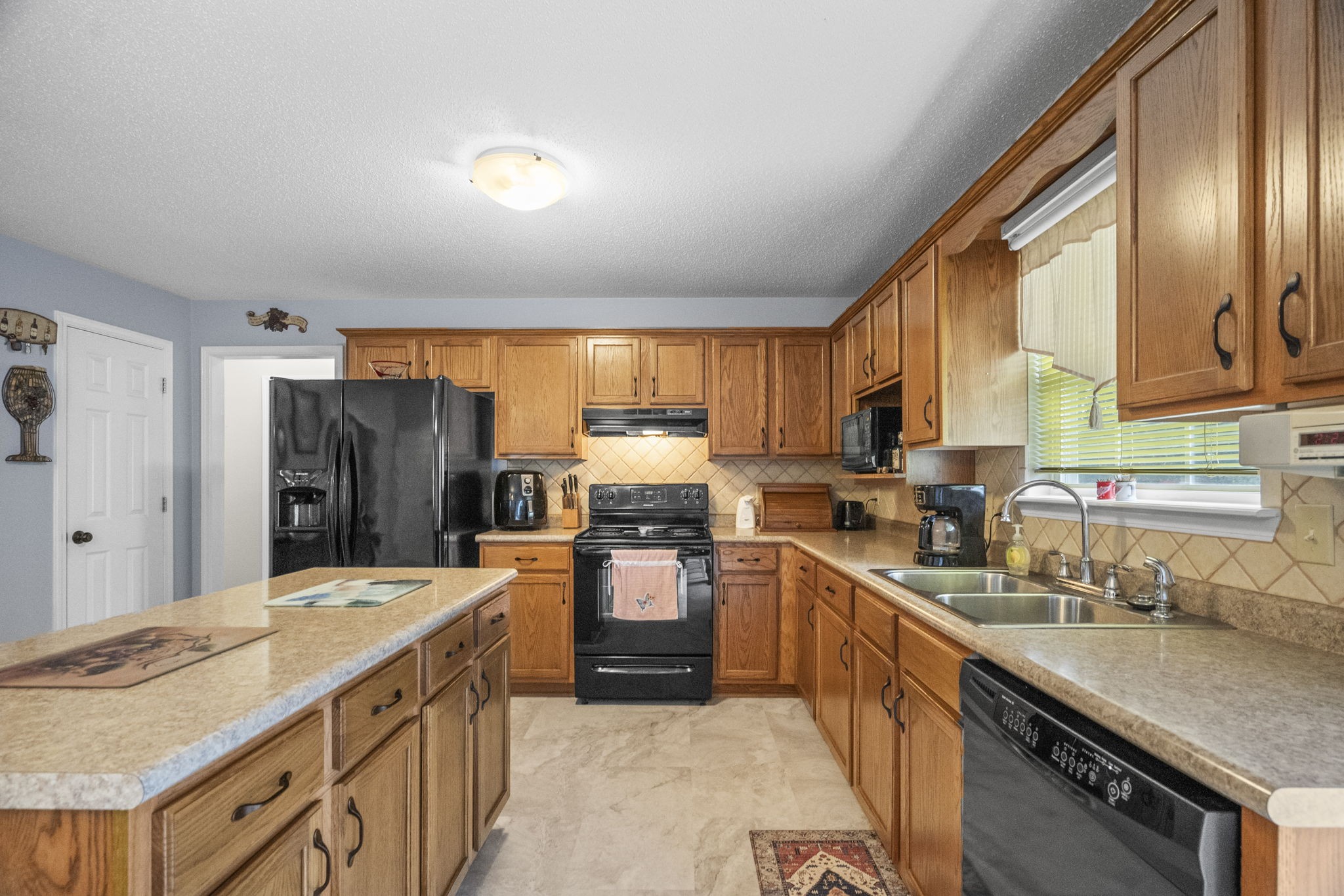323 Harold Dr Property Photo 12