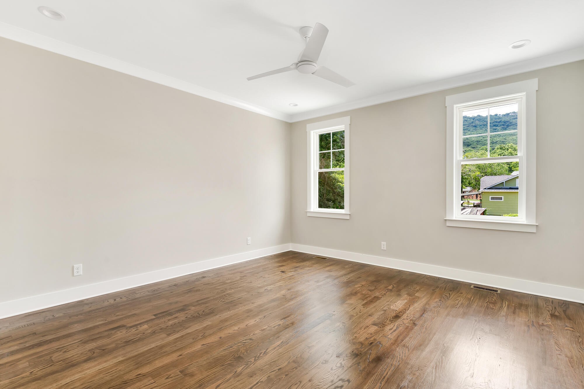 1305 Thomas Avenue Property Photo 15