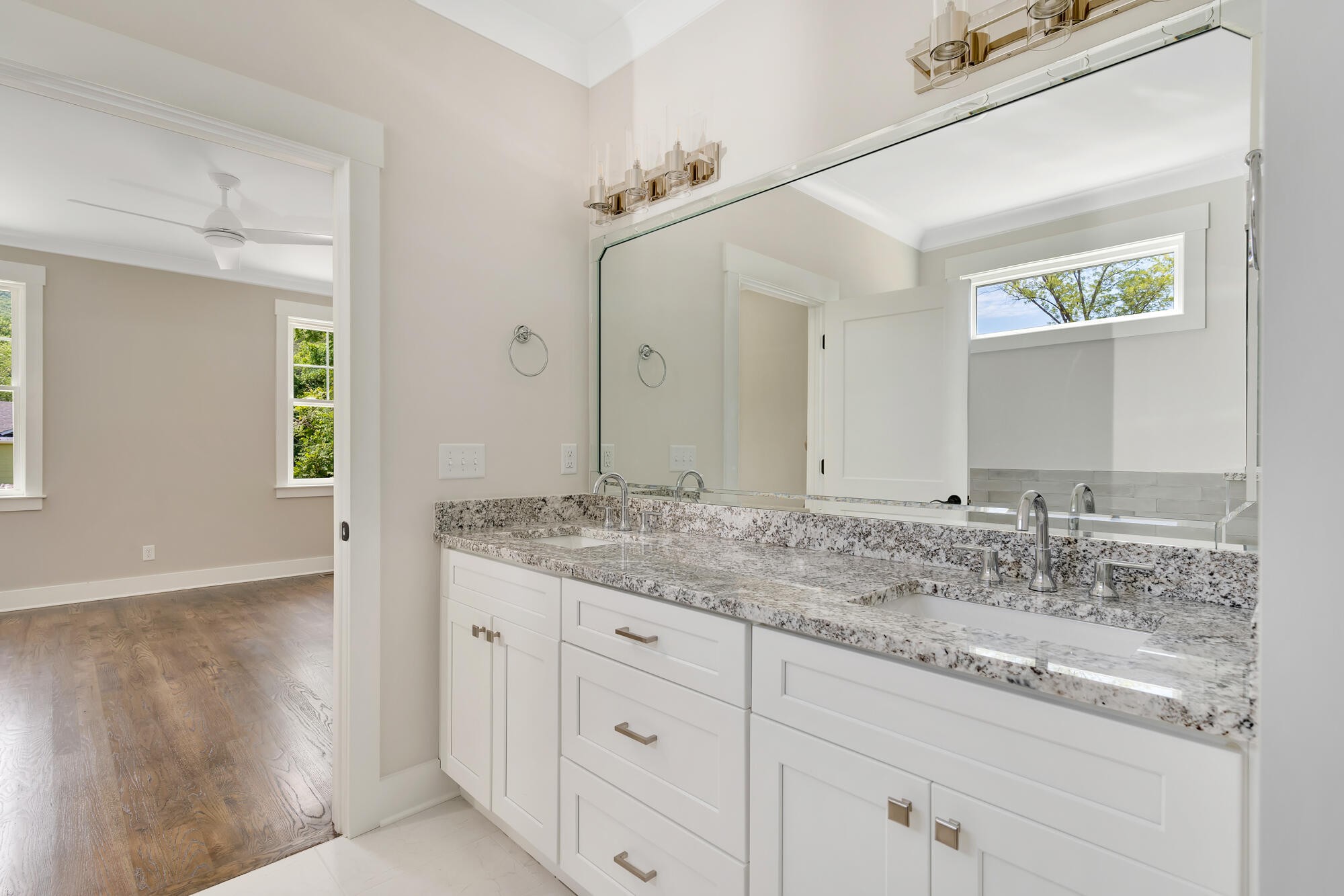 1305 Thomas Avenue Property Photo 18
