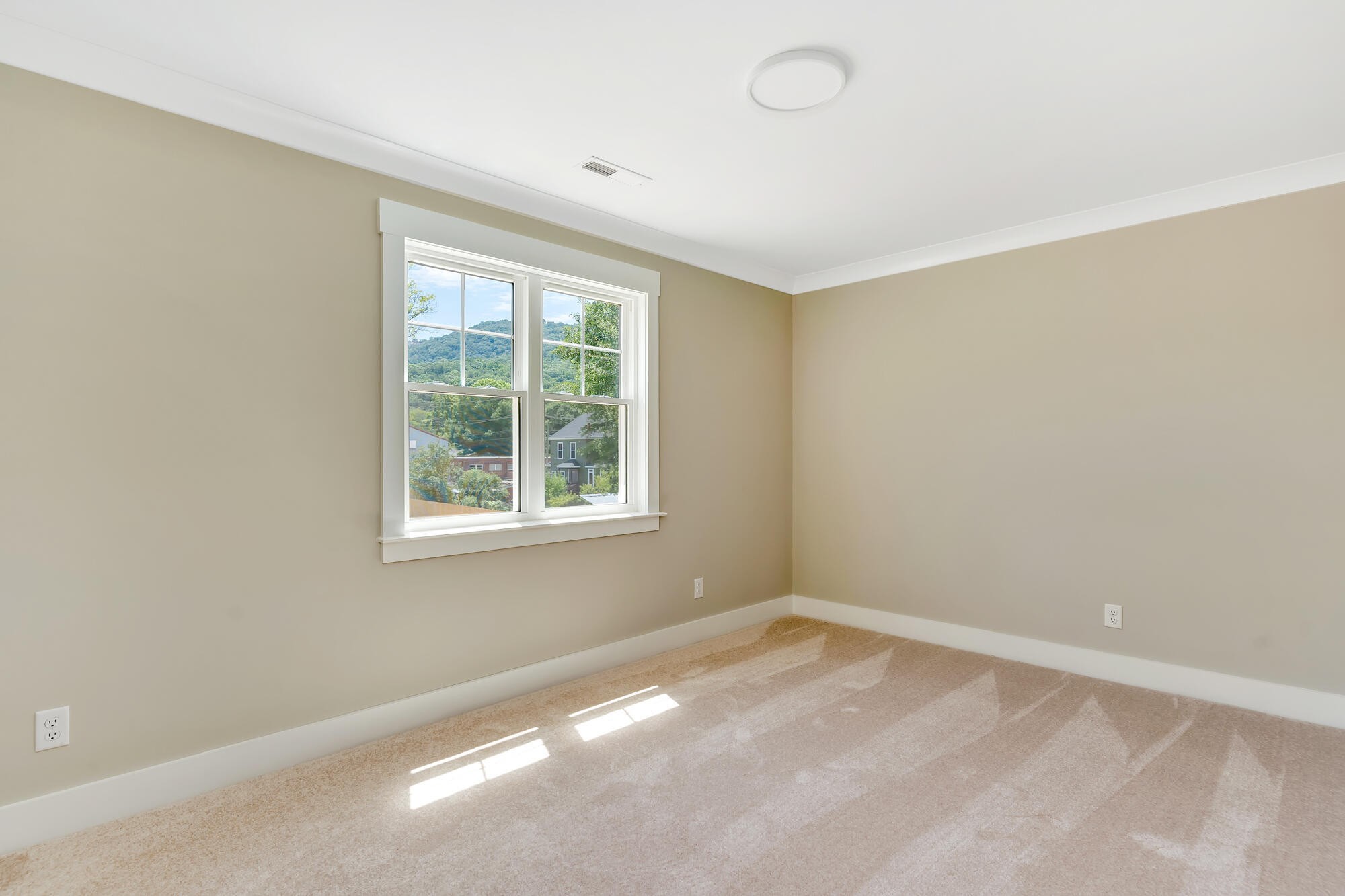 1305 Thomas Avenue Property Photo 24