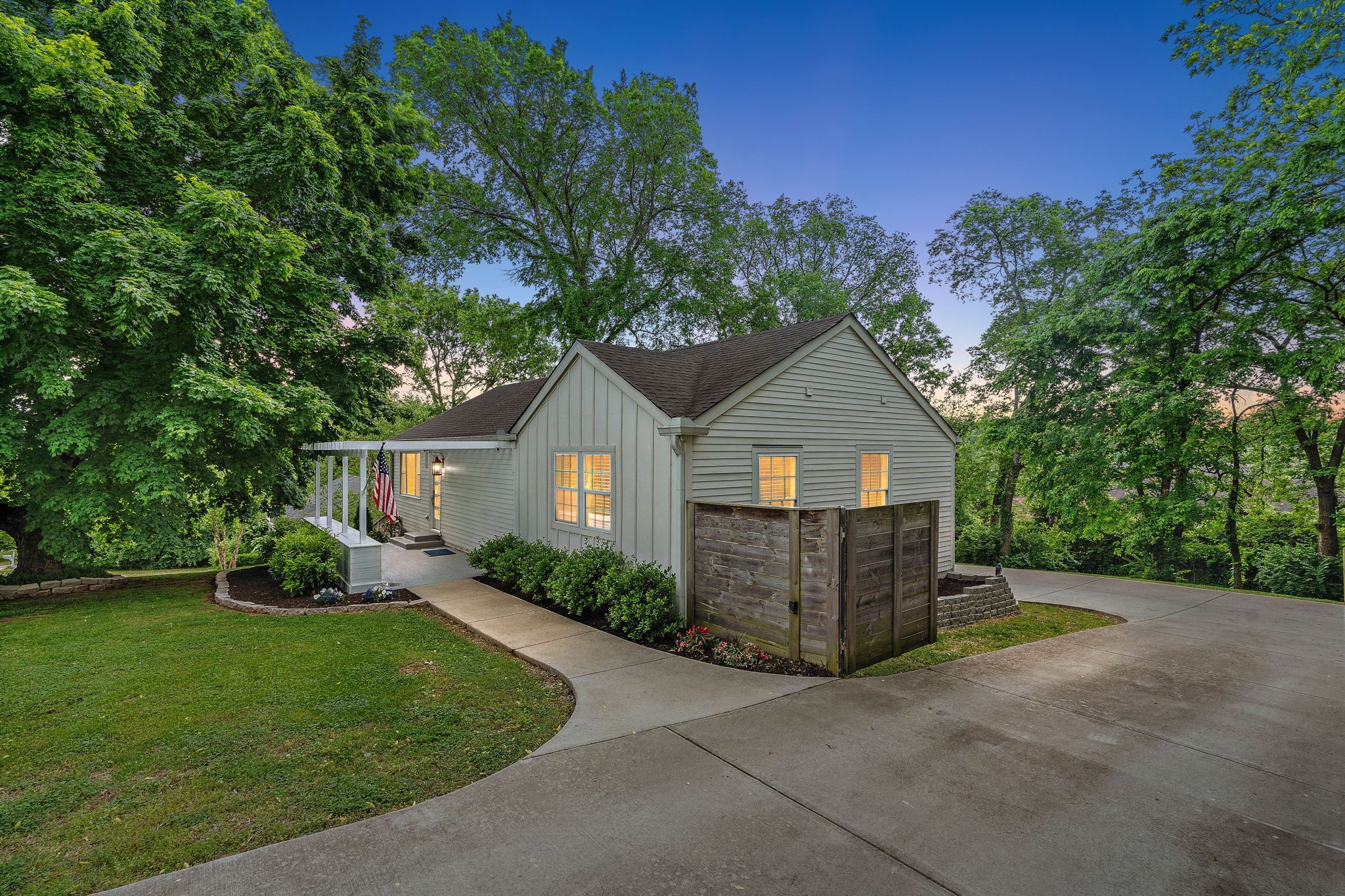 129 Neese Dr Property Photo 1