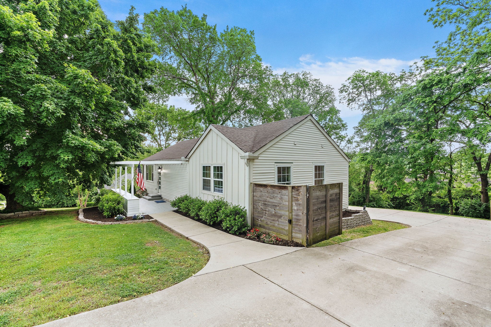 129 Neese Dr Property Photo 2