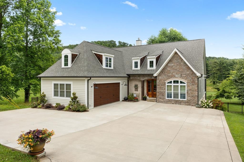 1671 Golf Ln Property Photo 1