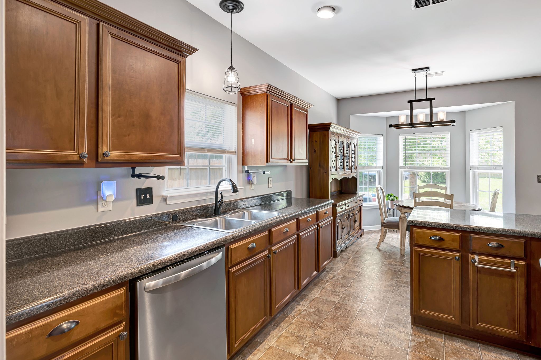 4047 Locerbie Cir Property Photo 8