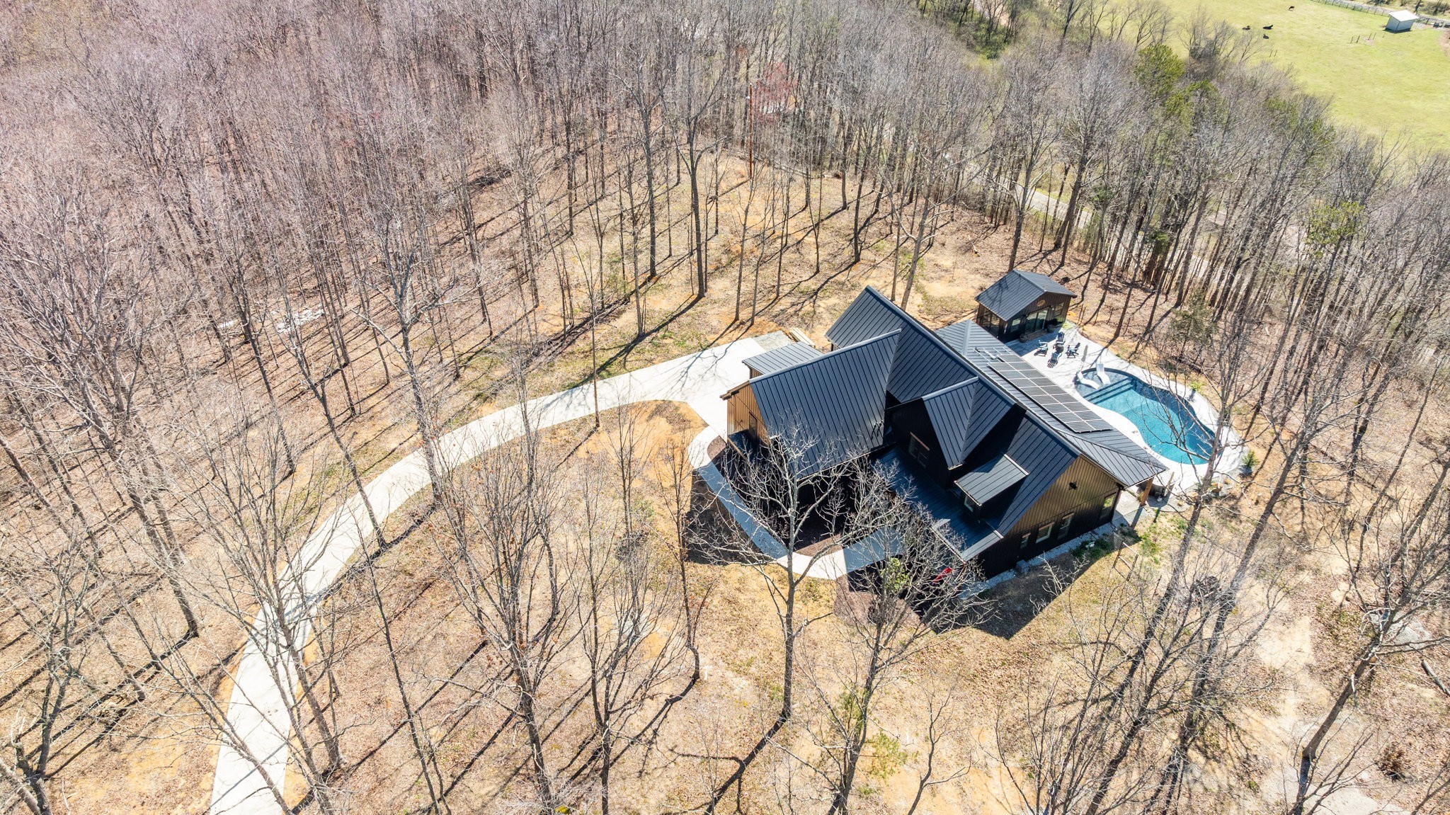 639 Piney Creek Rd Property Photo 3