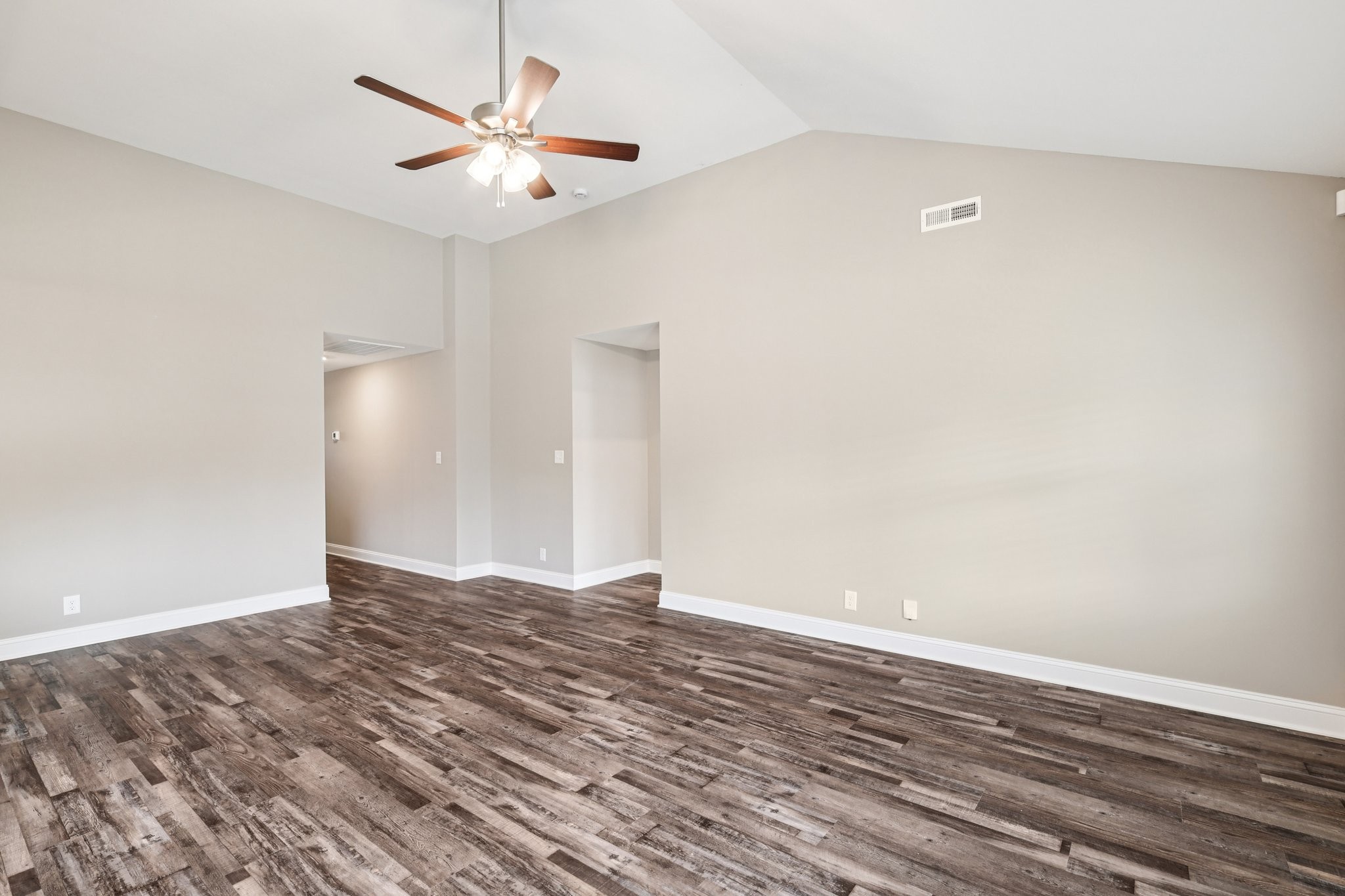 1040 Dublin Dr Property Photo 5
