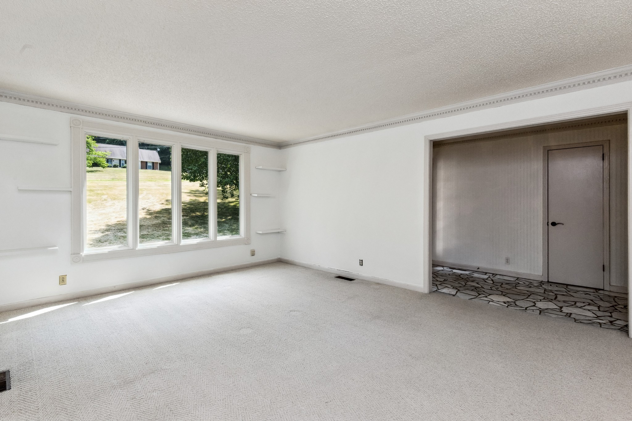 1008 Highland Rd Property Photo 10