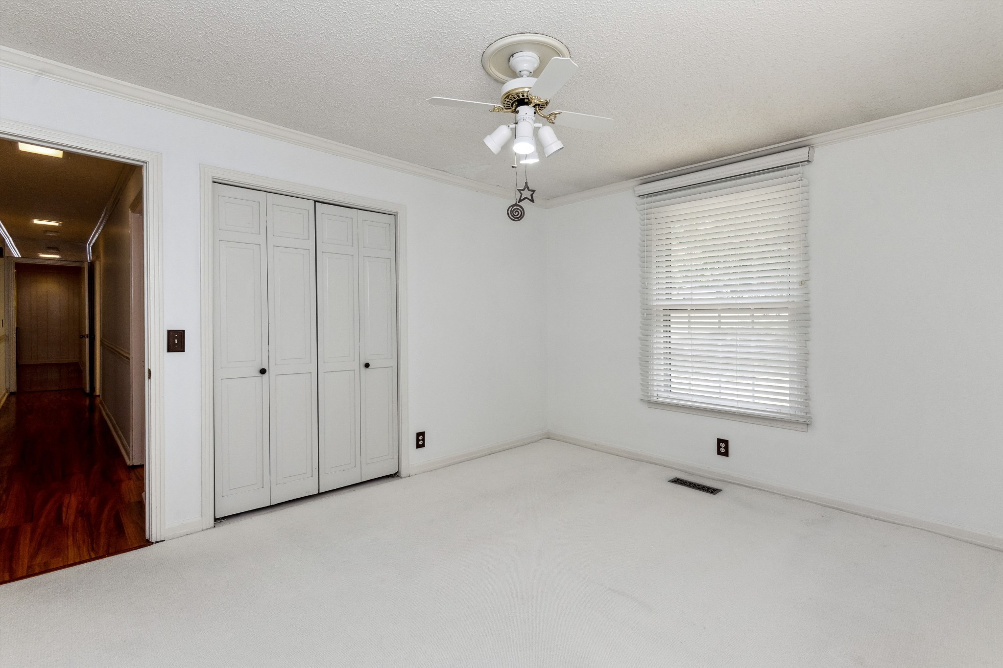 1008 Highland Rd Property Photo 12