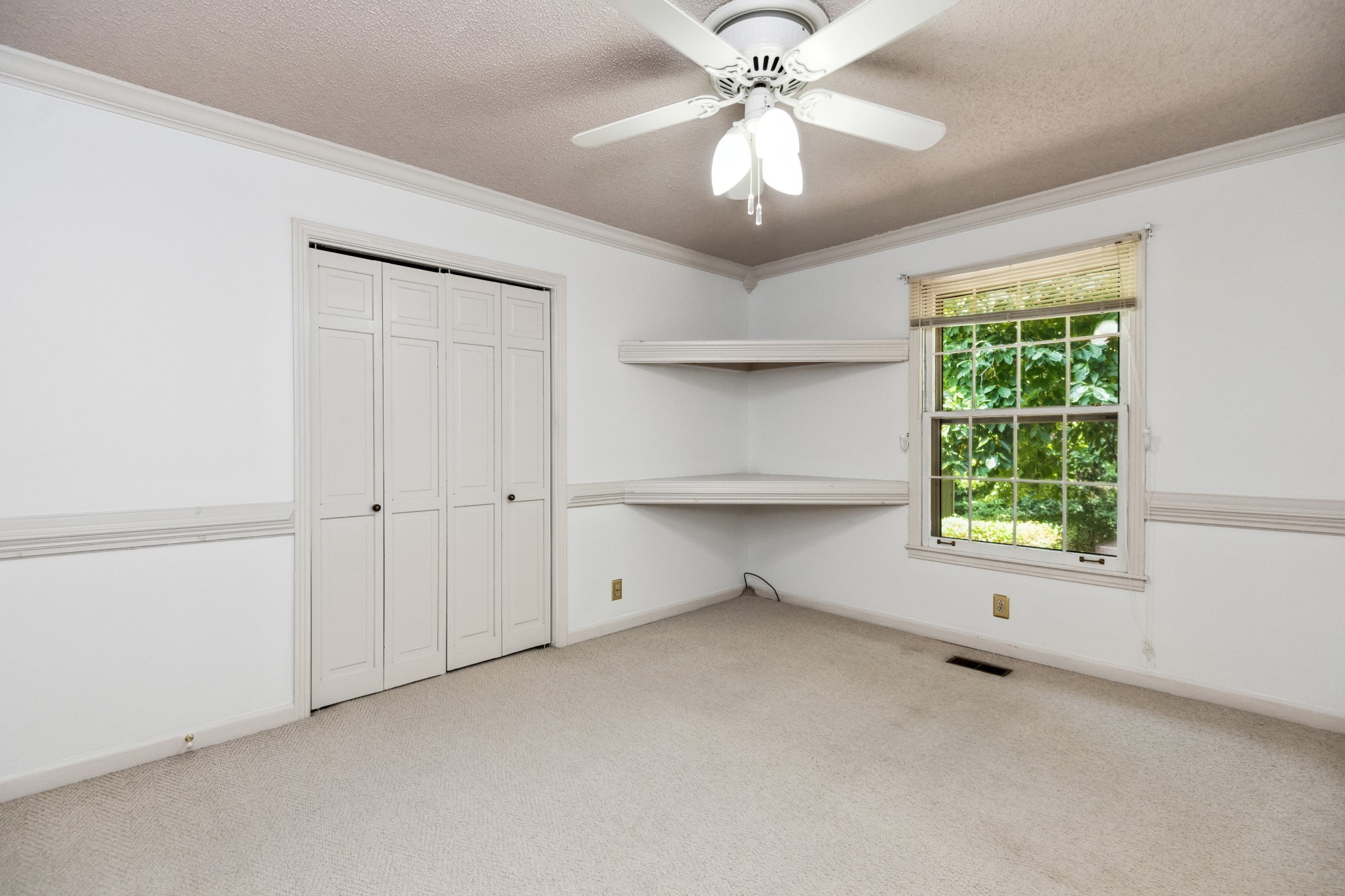 1008 Highland Rd Property Photo 15