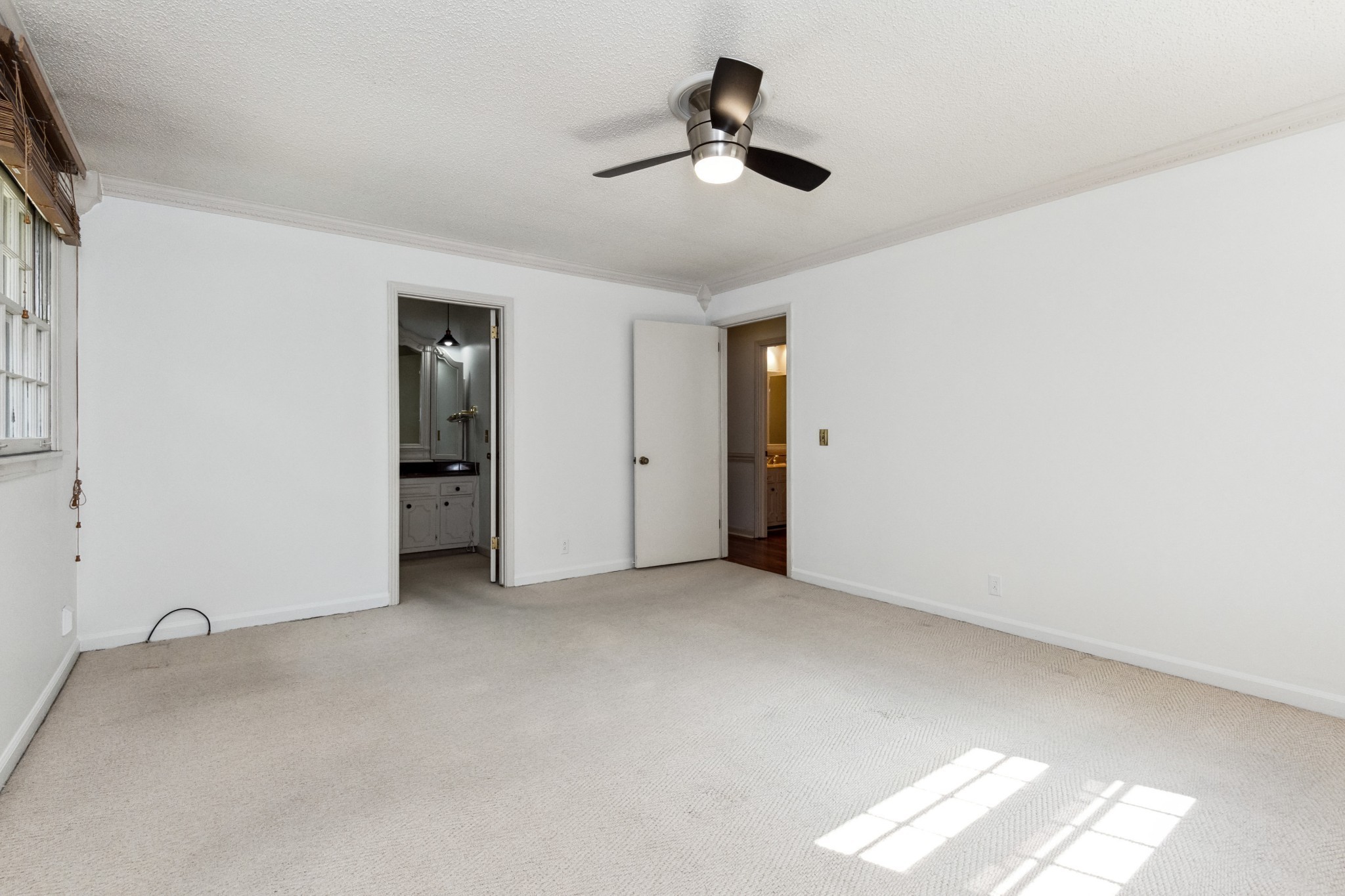 1008 Highland Rd Property Photo 17
